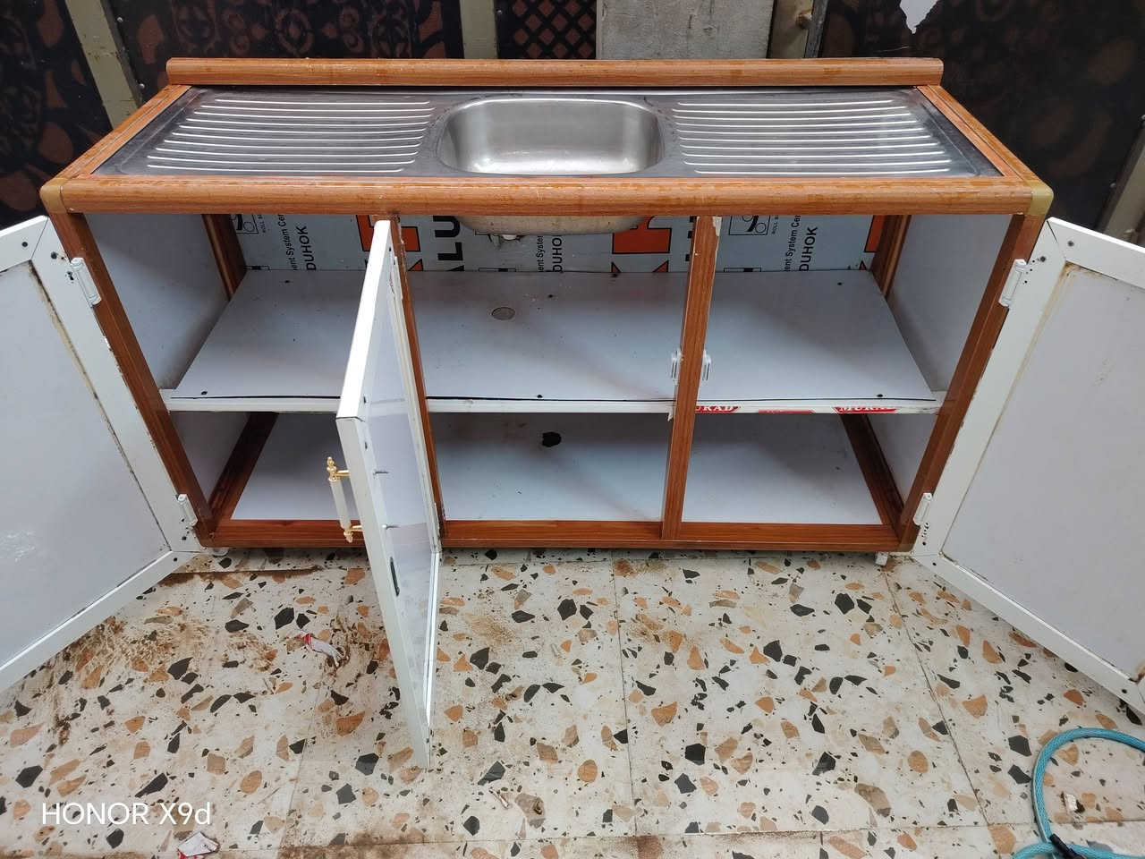 سنك متر ونص نضيف مابي اي عيب السعر 75 وبي مجال *********** مكاني كركوك حي الحجاج
