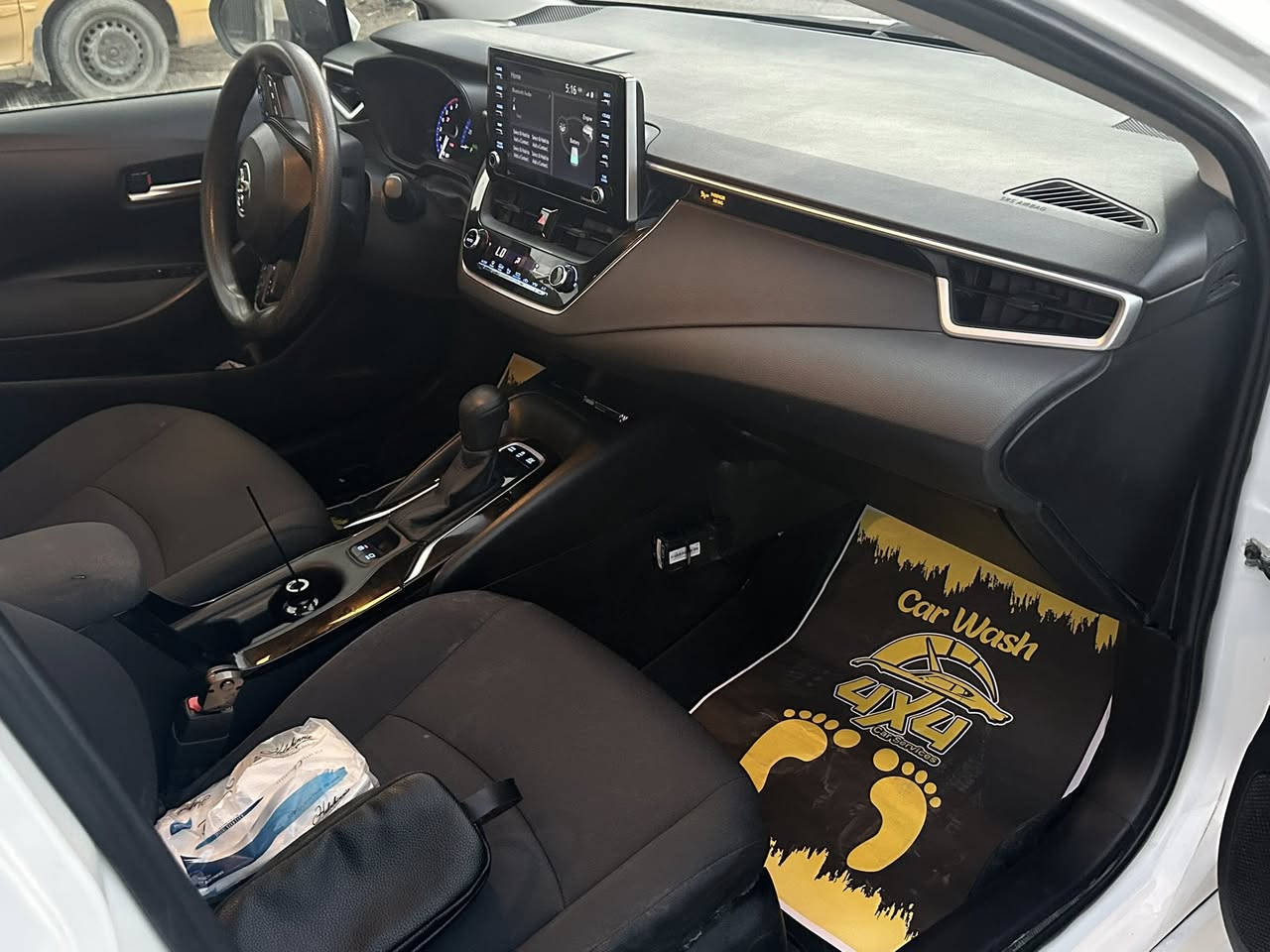 السلام عليكم اخواني  من رخصه الادمن 
كورولا  LE هايبرد 2023 وارد امريكي  ابيض للبيع   رقم بغداد  تحويل مباشر سياره جديده ولك مملعوب بيها ابد من محركً 1800 cc وكير cvt منضمه هايبرد كلشي علىً لشركه  شرط السياره بصمه  عدد ٢ تشغيل عن بعد لايت ليد نهاري رادار حانبي شاشه كار بلي انضمه مانع تصادم والحفاظ  على المسار وكرروس تفاعلي  كشن خلفي قلاب تلث مودات سيارقه بيها وEv mode للسيارقه الكهربائيه   سايد بريك كهربائي سياره حلوه ضررها جانب الراكب بابين مبدلات بلاد نفس اللون وتعديل بالتكمه الوسطيه من الاسفل فقط بدون كص  او فتح اي شي من بدي السياره  على الشرط وبيها بارد صغير بالجاملغ الامامي على كد جف  سياره مال بيت كاصها على ايدي وصيانه وبانزين محسن الله يشهد واسف على الاطاله
السعر ١٥٠ 
للتواصل *********** واتساب كذلك بي او اتصال
