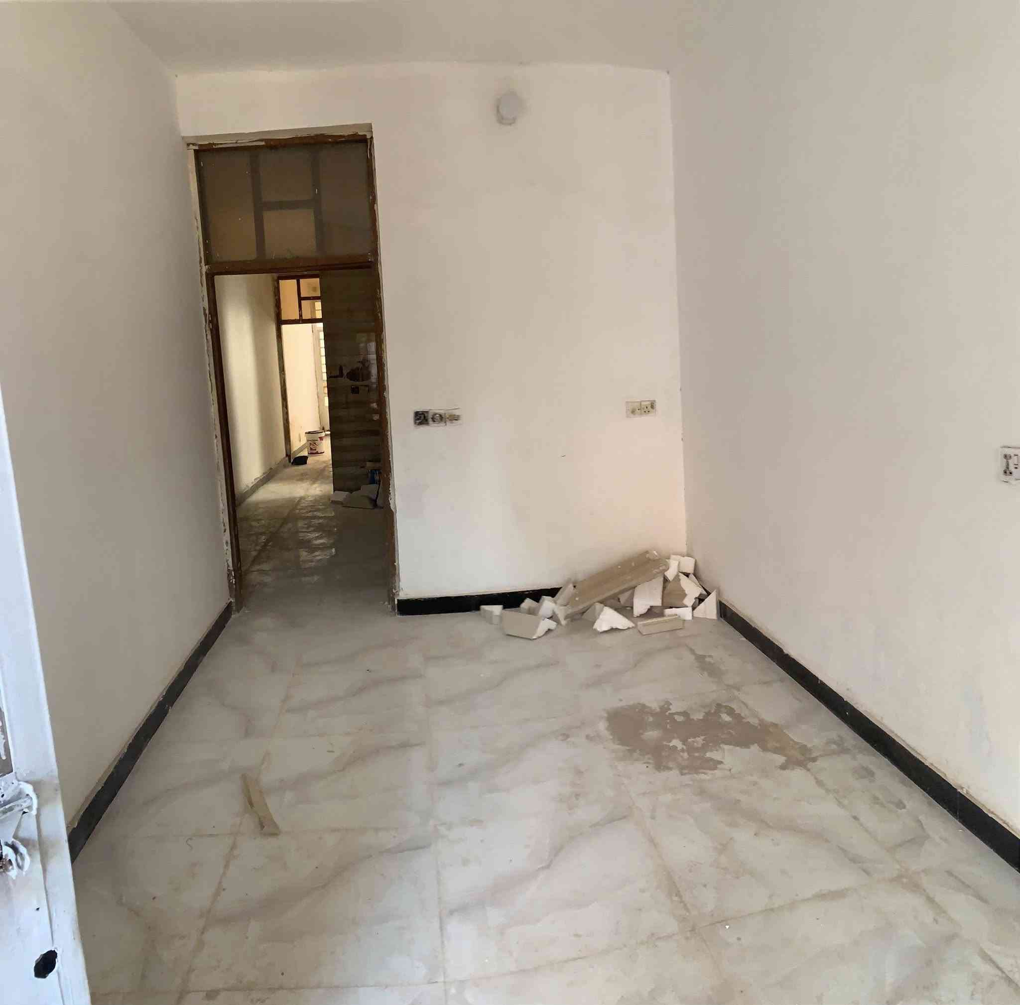 بسعر مناسب جدا🔘
مشتمل 77 متر طابو ملك صرف سكني🔈🔈

موقع مميز طابق واحد 
الشارع 20 متر 
كافه الخدمات متوفره ▪️▪️
البيت مدخلين 
استقبال مطبخ غرفه نوم وصحيات 🔲
السعر 55 🤲🤲
***********
