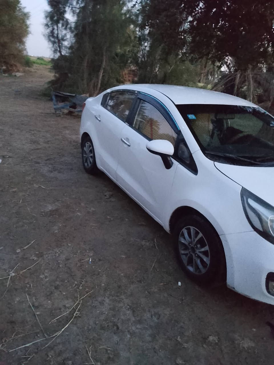 السلام عليكم سياره كيا ريو للبيع موديل 13 محرك 1600 سياره حلوه والسعر 98 وبيها مجال رقم الهاتف ***********
