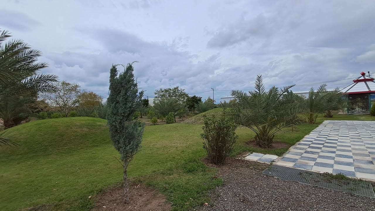 للبيع للبيع 
مزرعة   ١٥   دونم طابو زراعي تحويل مباشر   تقع على السريع الدولي بغداد  انبار مقابل جامعة الفلوجة  واجهة ١٠٠ متر مباشر على السريع.   المزرعة تحتوي على دار عدد ٢ مع استراحة كرفانات وخيمة كبيرة مجهزة بلكامل مع جلسة مثمنة سكيورتي  المزرعة فيها جميع الخدمات ماء وكهرباء مزروعة بكافة انواع النخيل الممتاز وكافة الفواكه  مسيجة بلكامل وتحتوي على اسطبل خيول مع محمية حيوانات . للاتصال والاستفسار

 ***********
 وات ساب 
***********
