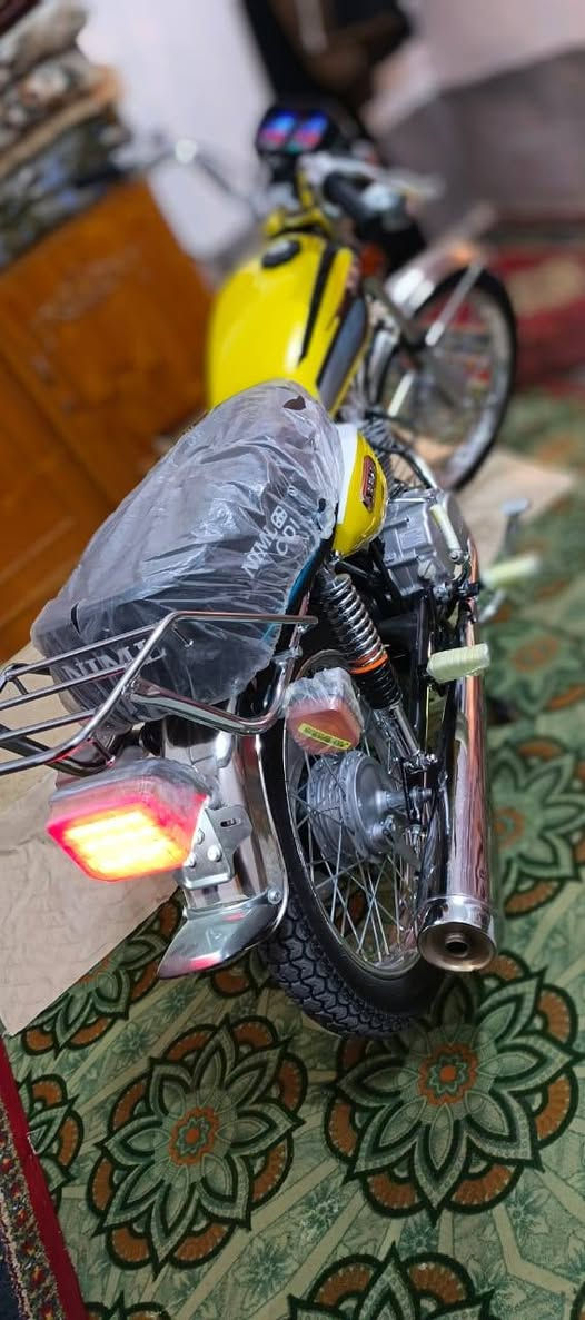 السلام عليكم دراجه للبيع 4 كير سكنر موديل 2026 دراجه نظيفه كلش ممشاها الصحيح 1000 كيلو دراجه كلش كلش جديده مو شلون مكان للبيع مستعجل عنواني كربلاء حي الغدير السعر 725 وبيها مجال للشراي فقط ***********
