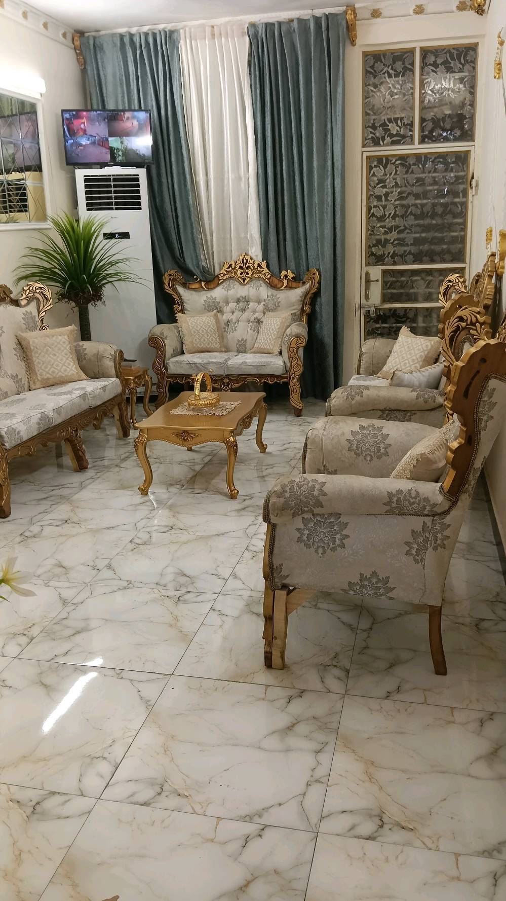 تخم قنفات ملكي نظافه 80% مع طبلات سيت 5 قطع رايدته ب500 المكان مدينة الصدر الدسيم الي يريدهن يراسلني واتساب ***********