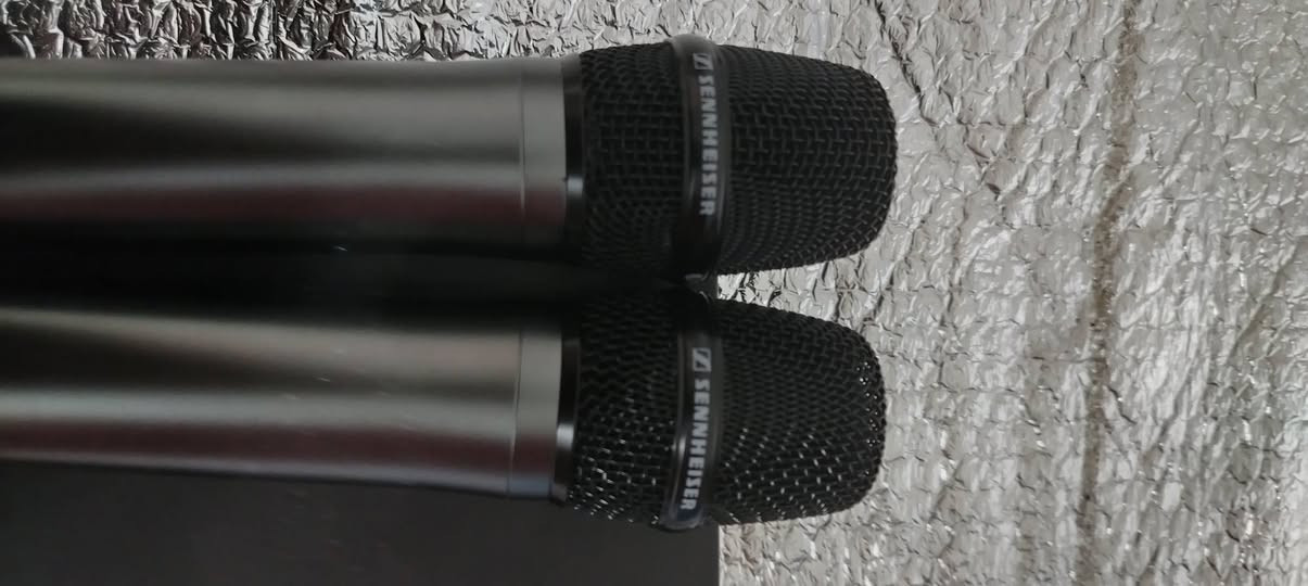 السلام عليكم ورحمة الله وبركاته مايكات لاسلكي دبل يده من شركة SENNHEISER الماني الجيل 3 باله جديد بكارتونته وجيسه مامستعمل شرط صوت ونقاوه ودفع كلش راقي بمعنى الكلمه اي استفسار هذه رقمي ***********اخوكم وخادمكم ملا عصام الكربلائي
