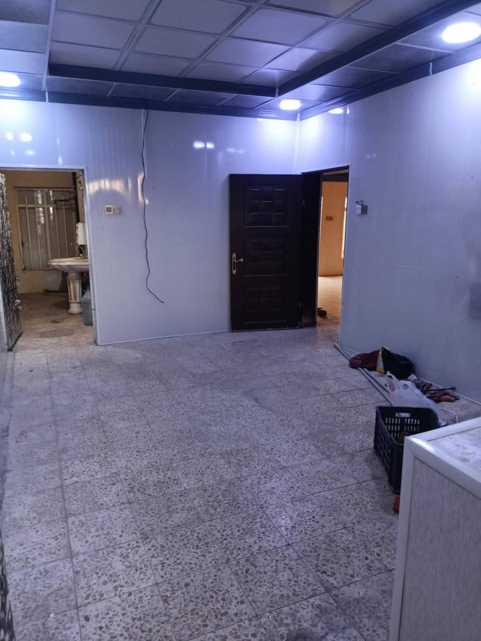 دار لليجار طابق ارضي منعزل 
بيت نظيف جدا 
يحتوى غرفتين نوم 
مطبخ 
استقبال 
صحيات 
كراج للسيارة 
عنوان كركوك منطقه الخضراء قرب من بانزين خانه الخضراء 
سعر ايجار بيت 350الف
مكتب عقارات العاصمة 
استفسار تواصل مع ارقام التاليه 
***********
***********
