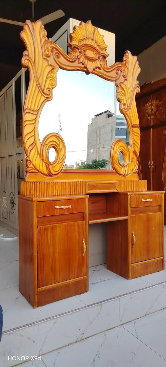 سلام عليكم غرفه صاج سته باب نضافه فول بيع اومراوس العنده غرف نشتري التفاصيل خاص ***********
