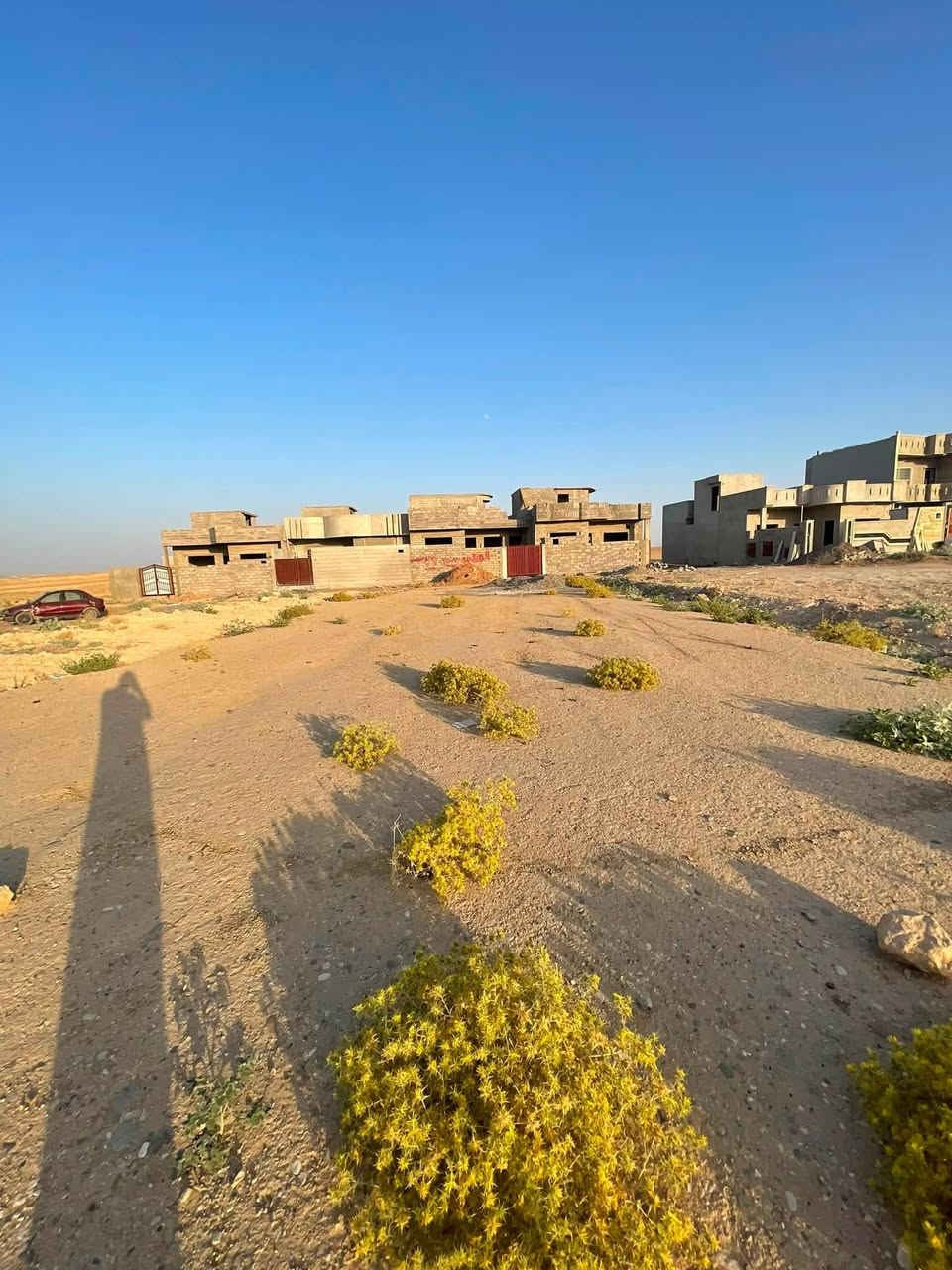 السلام عليكم
ارض للبيع 🏕️ 

مساحة الارض 200 متر (8*25) ✏️📐

نهاية المدخل الاول خلف مدرسة الكرفانات 🏫

مدفونة جلمود وسبيس ومحدولة 🚜

سعرها حيل حيل مناسب💵💸 

بيها وصل بلدية بأسمي 📋

بس جيب مواد بناء وابني 👷‍♂️🏠

للتواصل ع الأرقام التالية ( *********** او *********** ) 📱📞

مكفولة من كلشي الارض ✅✔️
