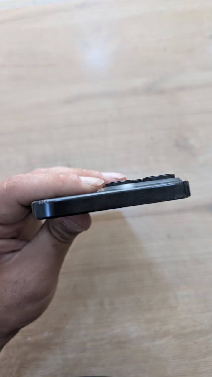 16 pro max
256 gb
battery 🔋 88
830$ 

***********
