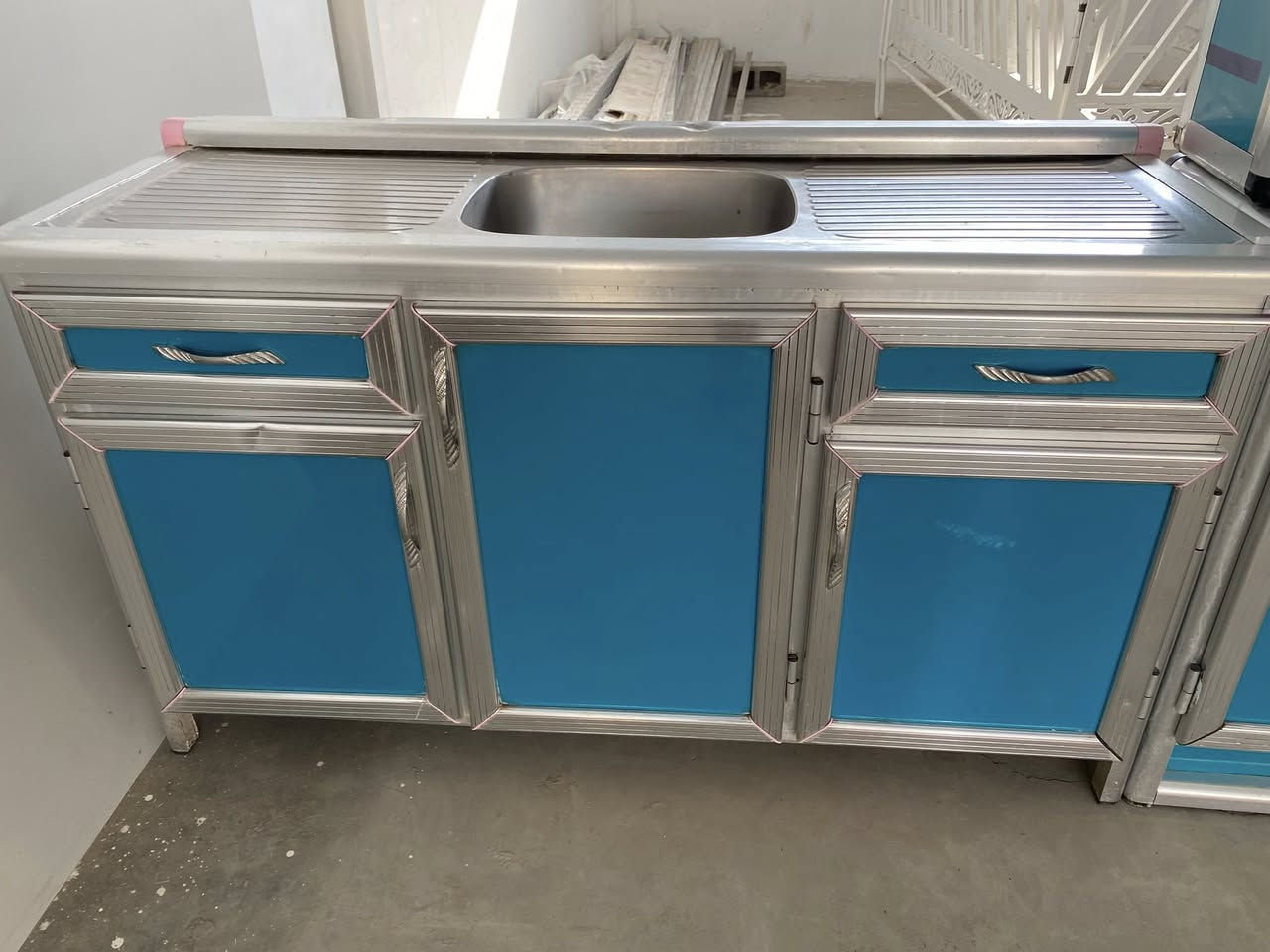 #للبيع كاونتر قياس مترتين ونص وسنك مترونص
العنوان مغربه ب الشيشان الثانيه ب السايدين آخر ستداره التصال ***********  الاستفسار خاص يوجد خدمه توصيل 🚚
