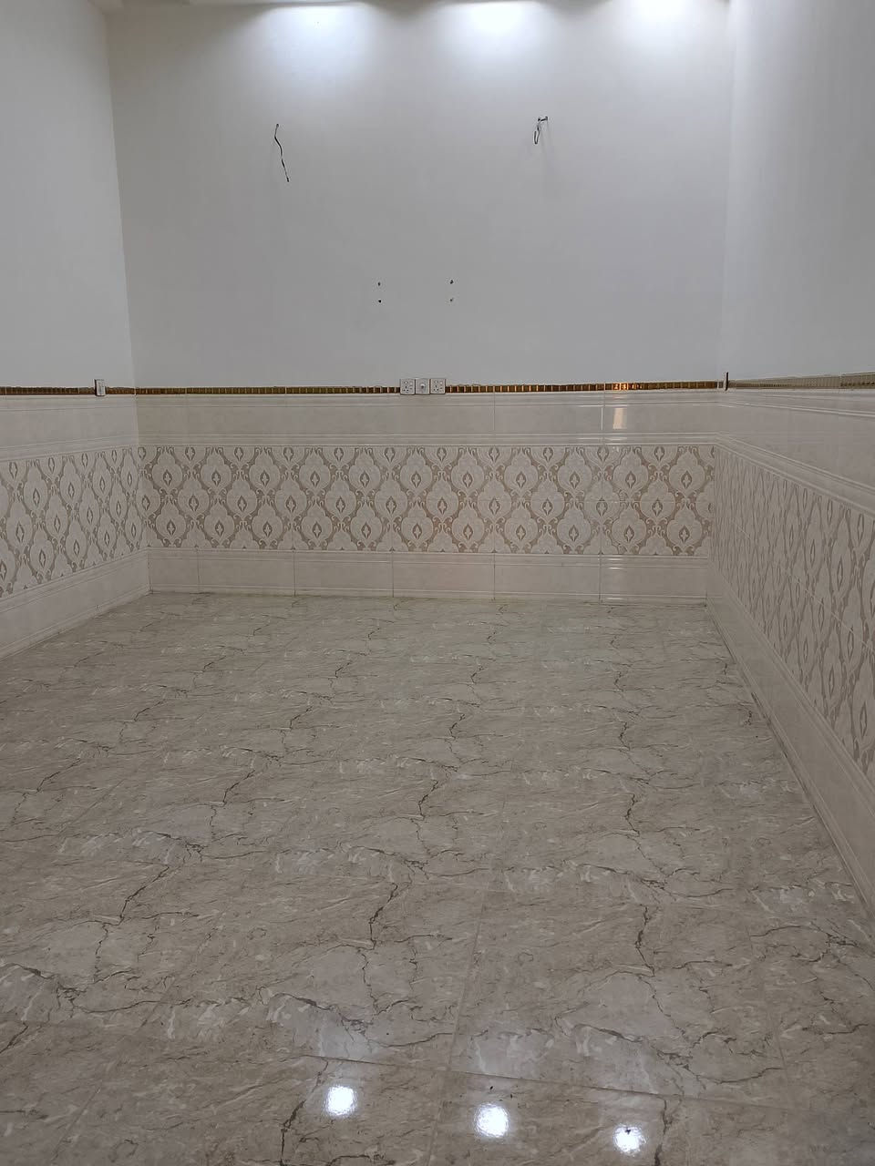 سلام عليكم بيت الايجار
بيت الايجار خلف المستوصف مال مكتب بيروت ثلاث طوابق كامل بناء حديث بعدا معهد نازل بي اريد اجرئ 
سعر الايجار 250.... ***********
