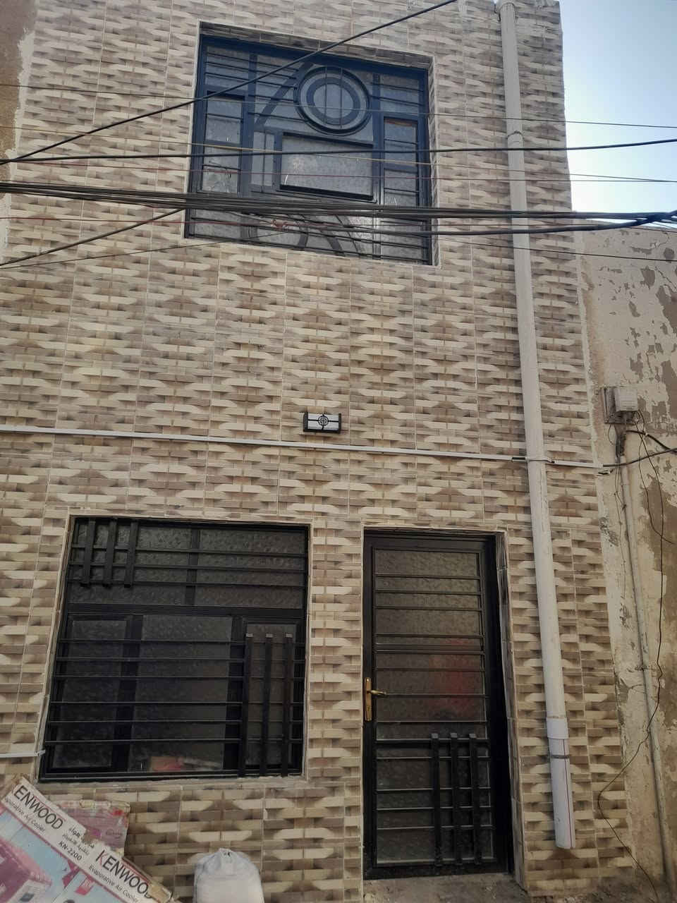 يوجد حاليافي بغدادالجديده قرب البيت الصيني مشتمل للبيع مساحته ٤٢.٥م الواجهه ٤م يحتوي على صاله وخدمات جوه وغرفة نوم فوق كبيره الاستفسار والمراجعة مع مكتب ابوعلي الشمري للعقار اوالاتصال ب***********
