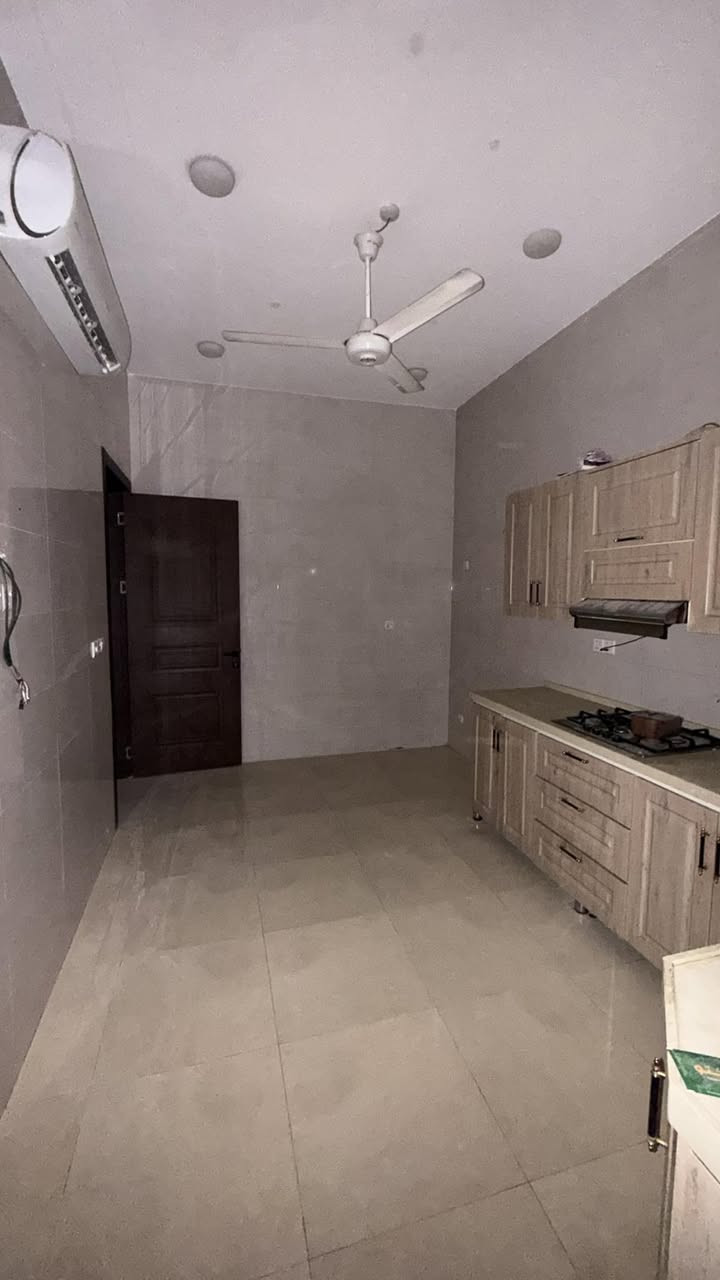 دار #اللأيــــجــــار مـــع #الـــكــــاونتـــر وســبـــلت 

 فـــي حـــي الــقــضاه شــارع 80 كـــربلاء رابـع دار عــــن الـــشـــارع 

________________
المساحـــــــة // 150م 

الواجهـــــــــة // 7.5م. #طـــابـــو #مــــلك #صــــرف 

الــــــنــــــــزال // 20م 

بــــنــــاء #الدار 

غـــــرفــــه نـــــوم وصــــالــه وهـــــول ومـــطبـــخ ومــجــمع صـحــيــات وكــــراج ســـيــاره 
_______________
___________________
للأستفســـــــار عــــــن السعــــــــر يرجـــــــىٰ تـــــــرگ تعليـــــق (السعـــــــــر) #وسيتــــــم #الـــــرد 
__________________    

#مكتـــــــــب
                🏘️أمــــــــلاك بابــــــــل للعقـــــــار🏘️
#الكــــــــائن

☎️ *********** واتساب☎️‏‪0782 220 3665‬‏ واتساب
    شارع_الكرامة_قرب_الضريبة_مقابل_التخطيط_العمراني
        
_____________________________________________
