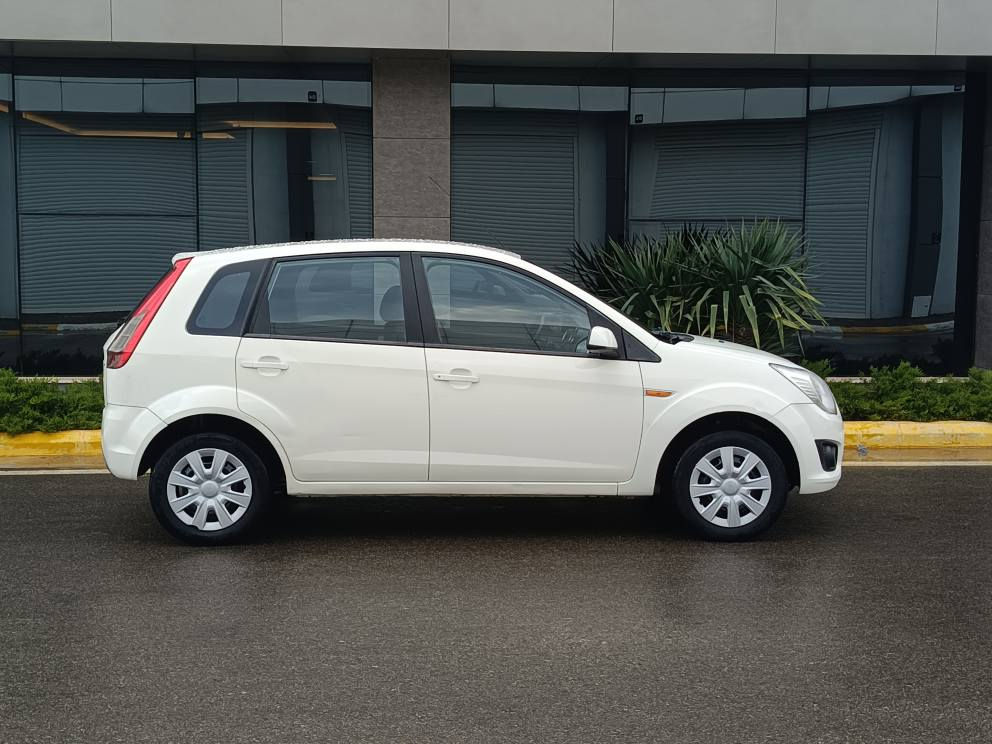 فۆڕد فیکۆ مۆدیل 2014.  ***********
گێڕو مەکینەی بەشەرت 
تەبرید ساردو گەرم بەشەرت 
سەنەوی و ژینگەو ڕیکاو بانی تازەیە 
پەڵەیەک بۆیاخی هەیە 
ڕەسمی سۆنەرەکەیم داناوە 
سلیمانی گەڕەکی ڕاپەڕین 
*********** السليمانية, العراق
