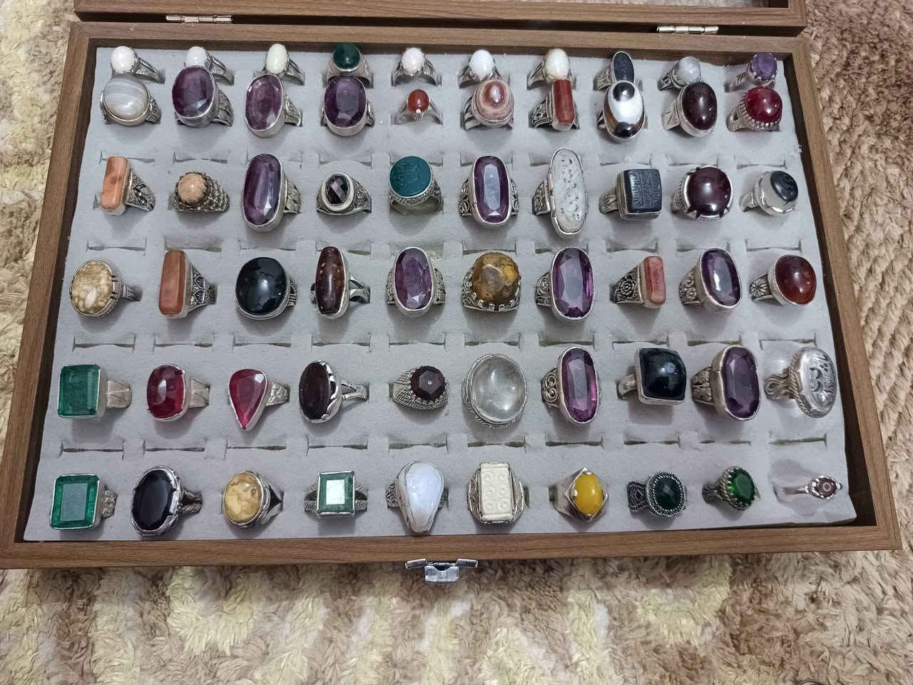 السلام عليكم خواتم للبيع شلعه وحده سعر القطعه على 35 الف شي يشيل شي بغداد مدينة الصدر ***********
