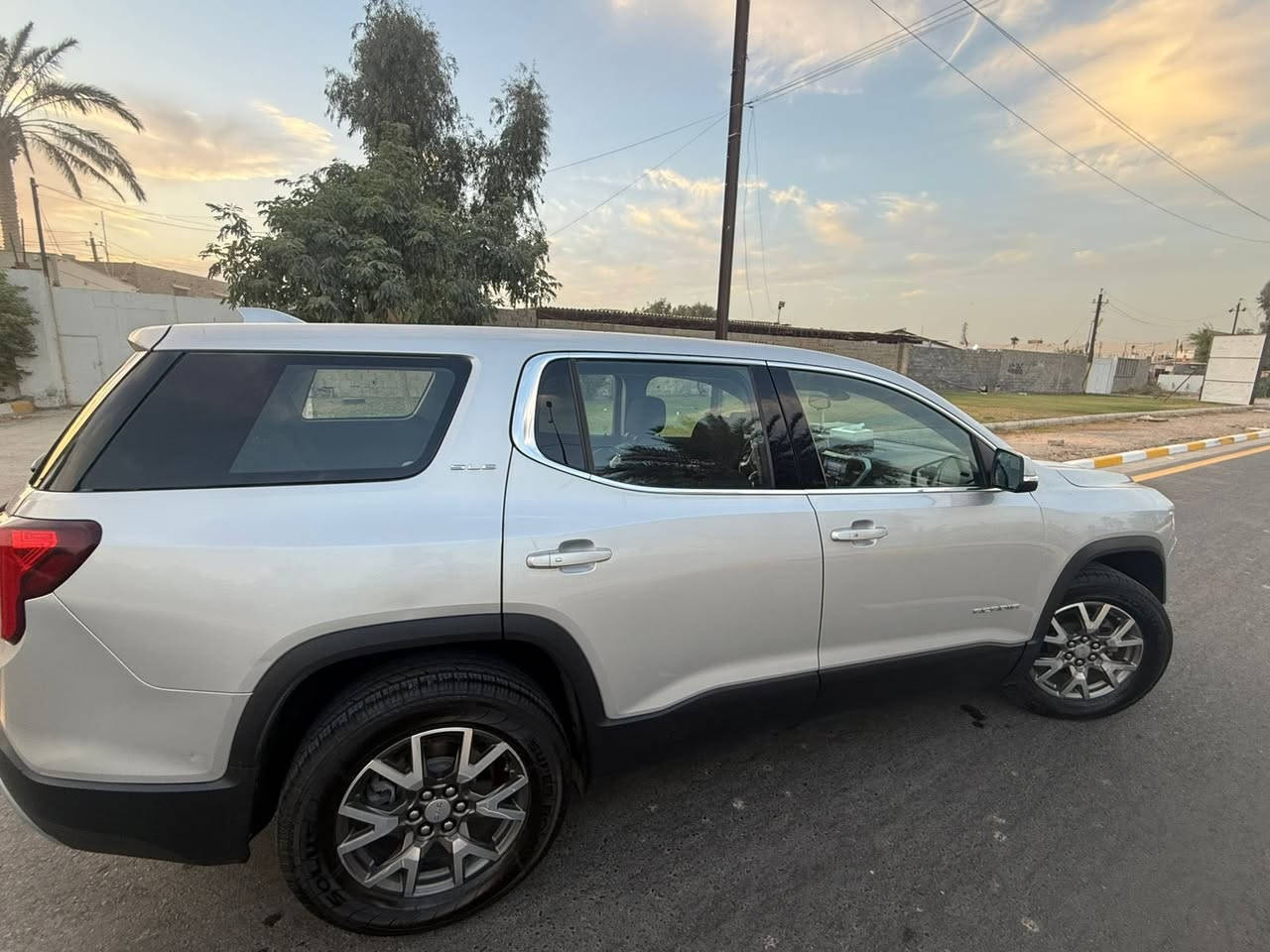 السلام عليكم جمسي اكاديه للبيع 2020 رقم سليمانيه بأسمي تحويل ثاني يوم السياره حادثه جاملغ وبنيد ومبدلات  نفس اللون اني صبغتهن للجماليه جان بيهن نكرشه السياره بدون صبغ غير الجاملغات والبنيد السياره كله مكفوله مواصفاته بصمه تشغيل واربع ابواب بصمه  تحكم ستيرن جهتين مري كهرباء اوتو ستوب راداد بالمري اربع وضعيات قياده تبريد تلث قطع سبعه راكب هند بريك بصمه صدر وره وكدام  جديد وتخم تاير جديد كير دكم محرك 2000 تيربو تشرب عادي ومحسن ومشيه ما شاءالله شاشه كبيره كار بلي السياره مال بيت بدون اي نقص شغل واطلع السعر 200 يعني شدتين وبيه مجال العنوان بغداد نفق الشرطه الشراي يتصل ***********
