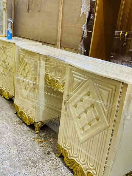 غرفة نوم عراقي مستخدم اخو الجديد وباسعار  شغل درجة اولى مرتب 
السعر 800 وبيها مجال 
رقم الهاتف *********** بعقوبة
