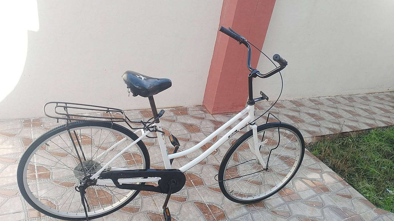 بايسكل للبيع غراضه موجوده چامرلغاتها اتنين موجود و بريك امامي موجود كلشي بي شغال السعر 75 الشراي يخابر على رقم ***********
