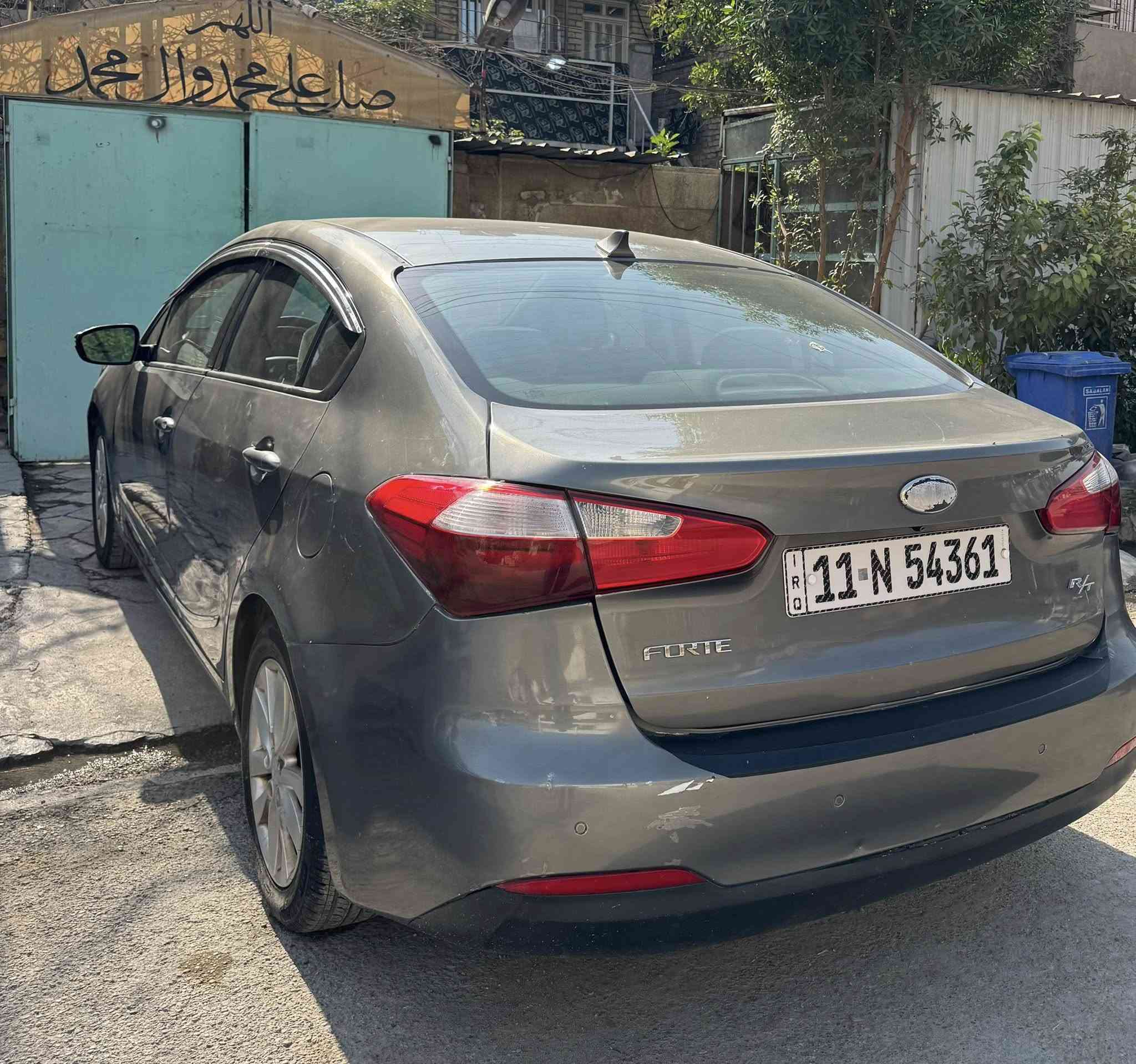 السلام عليكم سيارة كيا فورتي ٢٠١٦، نوع XL مسافتها المقطوعة ٩٥ميل، محركها دوش، رقمها بغداد باسمي، وارد امريكا دعمتها بامريكا خلفي، وبيها حادث بسيط من الامام مثل ما موضح بالصور وبالسونار، كير ومحرك وكهرباء على وضعية الشركة ما مفتوح اي شيء، السيارة ما ناقصها "برغي" كاملة وبالاخير السيارة على ايدي/ 
ملاحظة اخيرة: كلشي واضح عدكم بالصور او بالسونار او بالنص المكتوب، بعد ما تقتنعون بالسيارة تواصلوا معي على الرقم فقط، ***********/ 
بغداد/ الشعب
السعر المطلوب:97 ورقة.
