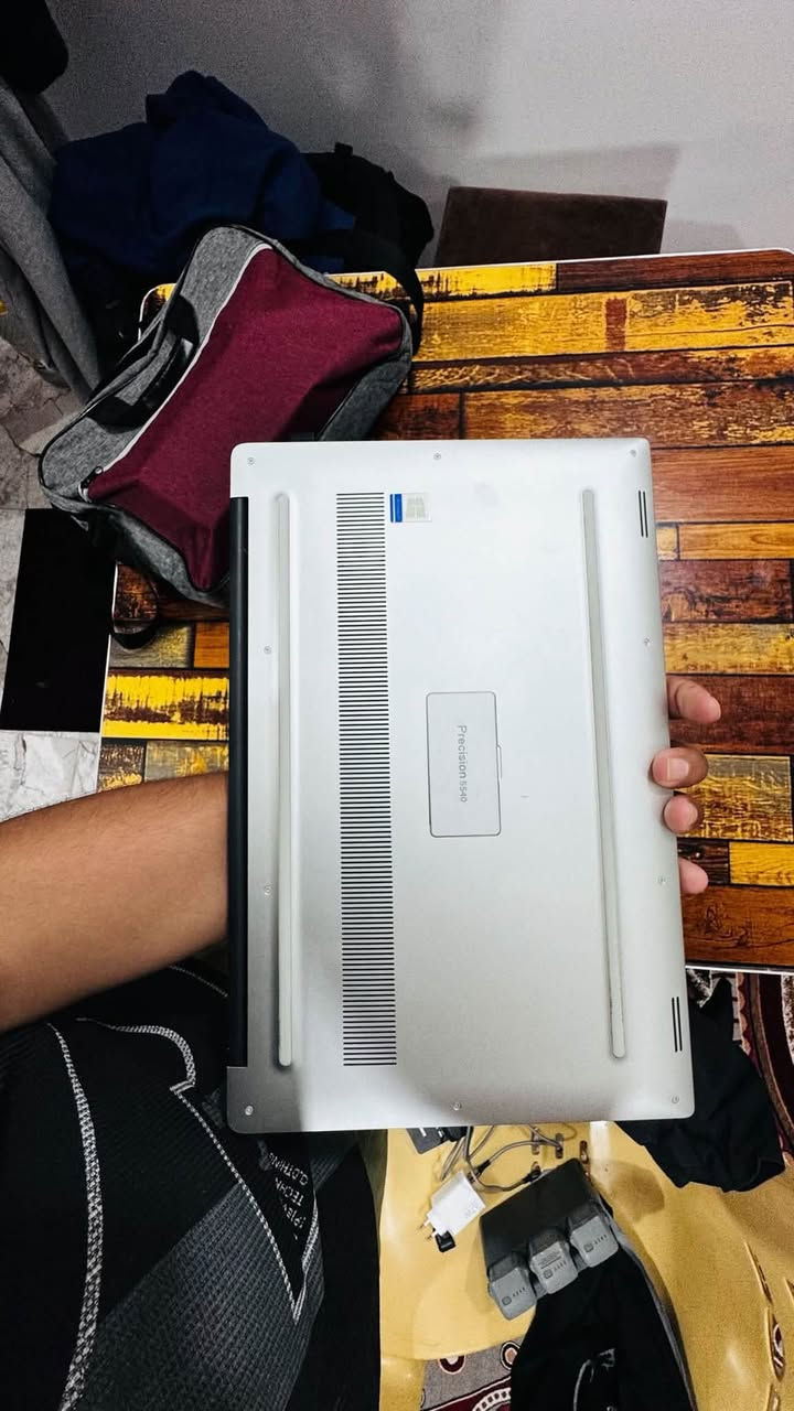 •  شاشة كبيرة (تقريبًا 15.6 إنج)
•  تصميم نحيف
•  لوحة مفاتيح كاملة
•  Touchpad كبير
•  i7
•  RAM: 32GB
•  Storage: 512GB
•  Flop: 4GB (كرت شاشة 4GB)
جهاز قوي
✔ مناسب للدراسة والجامعة
✔ يشغل برامج مثل:

•  AutoCAD
•  Photoshop
والعديد من البرامج الاخرى
_النظافه كما موضح بالصوره 90%
شراي تواصل خاص


**إذا كنت صاحب هذا الإعلان وتريد حذفه لأي سبب، رجاءا أرسل رسالة إلى الدعم الفني**