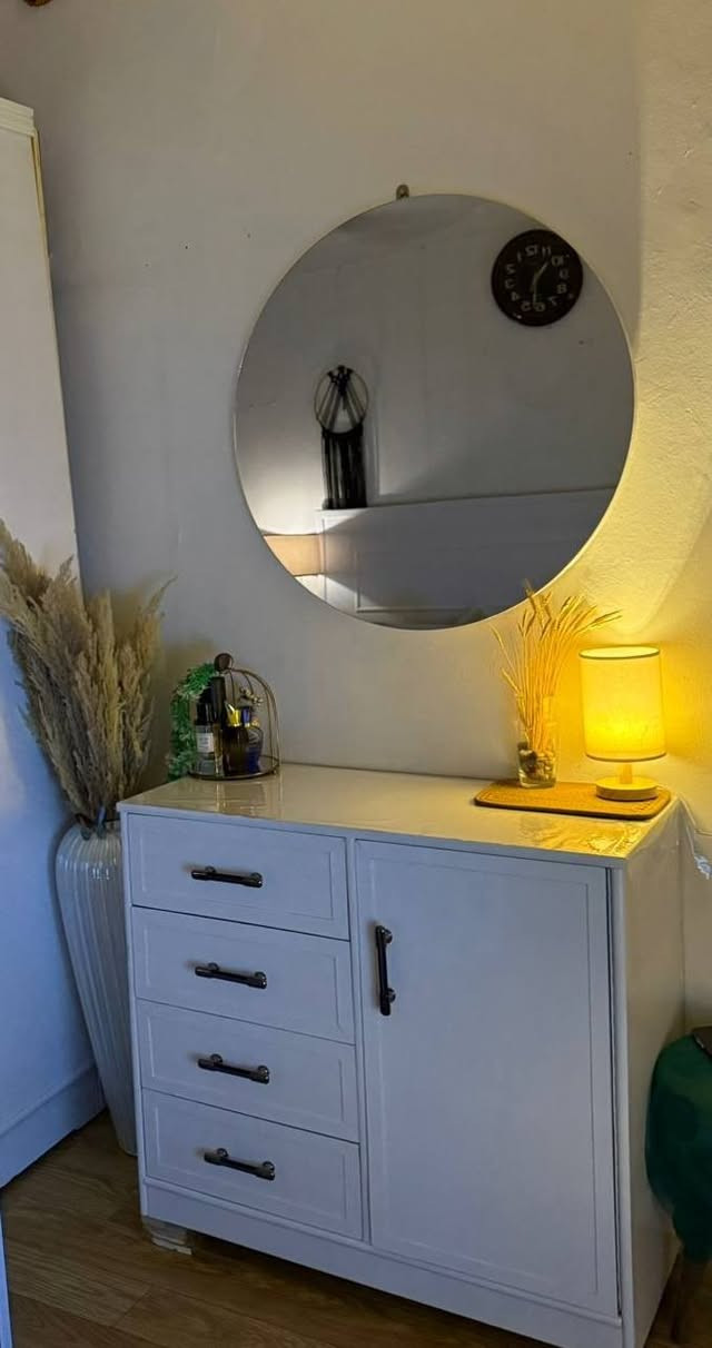 عروض العيد 💯📞📞

بأفضل تقسيم، كنتور 2 باب + درجة ممتازة سرير نفر خشب زان

مودرن عصري  ميز مراية حديث 

العرض ساري لمدة 5 ايام 

بسعر ٦25 الف + هدية مقعد جلوس + توصل مجاني مع الشد داخل بغداد 

بالك مرتاح ويه الباش 👌💯

#شركة_الباش_للأثاث_*********** 
#fyp #اثاث #تسكام #ابيض #عراقي
