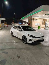 كيه فورتي وارد امريكي 2023 السياره بدون قطرت صبغ وبدون تبديل بيها دعمي...