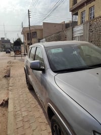 للبيع جيب  كراند شيروكي موديل 2021 رقم اربيل سعر 235 ورقه حاليا السيار...