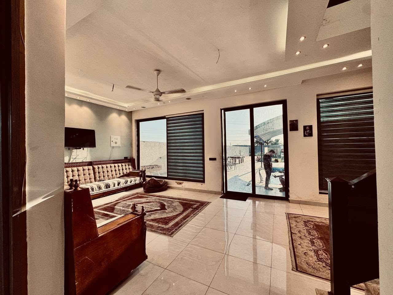 🌿مزرعة سكاي لت – للإيجار اليومي 🌿
⏱️ نظام شفتات أو إيجار كامل 24 ساعة براحتك!

📍 الموقع: الدورة – البوعيثة – شارع الحشد 

✨ الخصوصية والراحة في مكان واحد

تحتوي مزرعتنا على:
🏠 صالة راقية + مطبخ مجهز
🛏️ غرفة نوم عدد 2 مريحة
🚿 صحيات نظيفة
🏊‍♀️ مسبح بإطلالة خارجية خلابة
🎱 ألعاب منضدية: فيشة، بليارد
💡 كهرباء 24 ساعة
❄️ مكيفة بالكامل مع سبالت مريحة

🕒 أوقات الشفتات:
☀️ صباحي:9 صباحًا –7 مساءً
🌙 مسائي: 9 مساءً – 7 صباحًا

📞 للحجز والاستفسار:
📲 واتساب أو اتصال: ***********

✨ احجز الآن واستمتع بتجربة فريدة من الراحة والخصوصية في “سكاي لت
