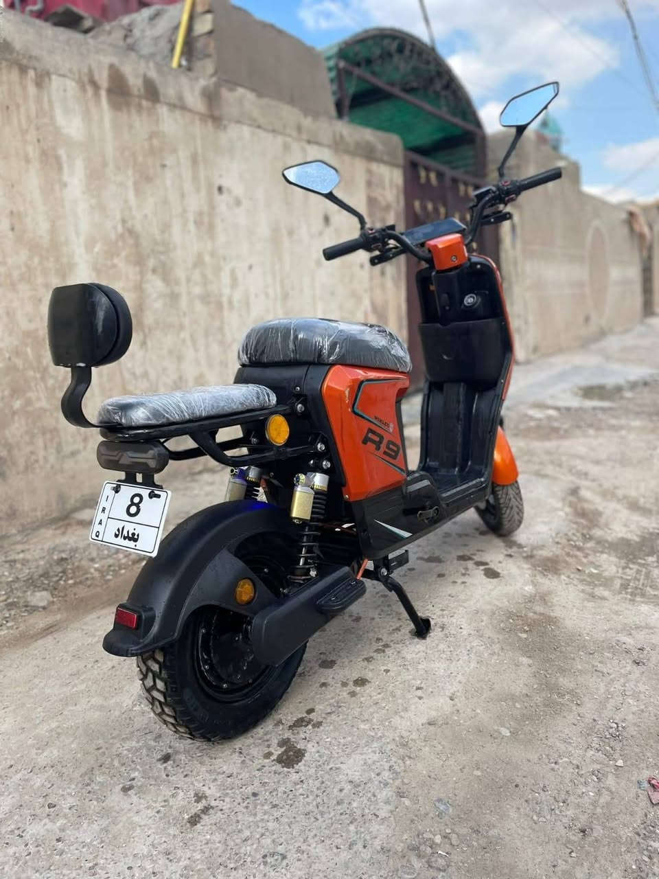 السلام عليكم
 دراجه نضيفه للبيع كامله كل نقص مابيهه 
باتريات نضيفه 
كهربائيات كله شغاله 
تايرات جديده 
بريكات 
لاتات زنون 
كشنات جدد 
مرايات اصليه 
هذه رقمي ***********
مكاني بغداد الامين الثانيه 
 عارضهه 325
