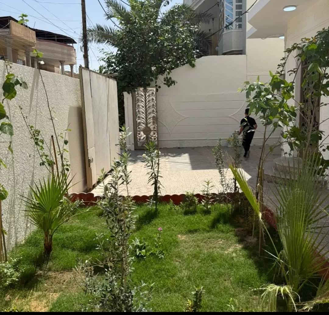 دار ايجار طابقين مساحة 250متر موقعا الخربطلية يحتوي على 5غرف منام صاله وستقبال اوصحيات اوكراج اوحديقة البيت كلش مرتب اوسعره رخيص الواجه 12 اونص للاستفسار العنوان بغداد الحرية الثالثة ***********

