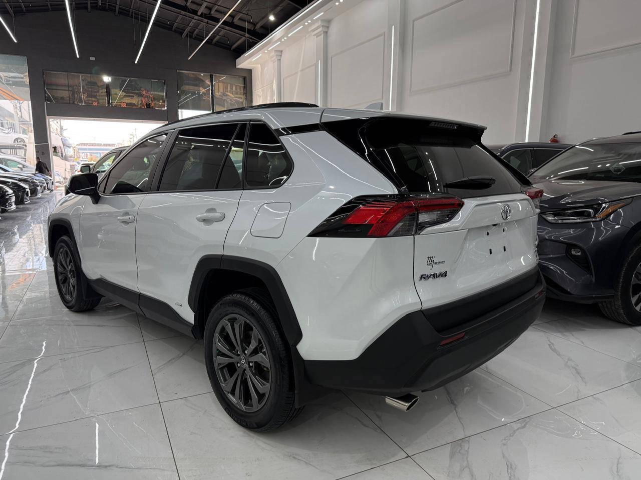 تويوتا راف4
مواسفاتXLE هايبر
موديل2025
الضرر 2 قتعه سبغ 
*********** أربيل, العراق
