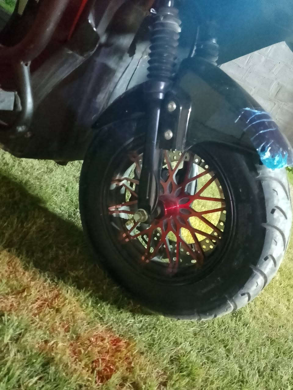 سلام عليكم دراجه شحن للبيع نوع الماسه الشبح 6 بطاريات و 4 نمرات مستخدم شي قليل السعر 700 وبي مجال المكان الرمادي *********** موجود واتساب
