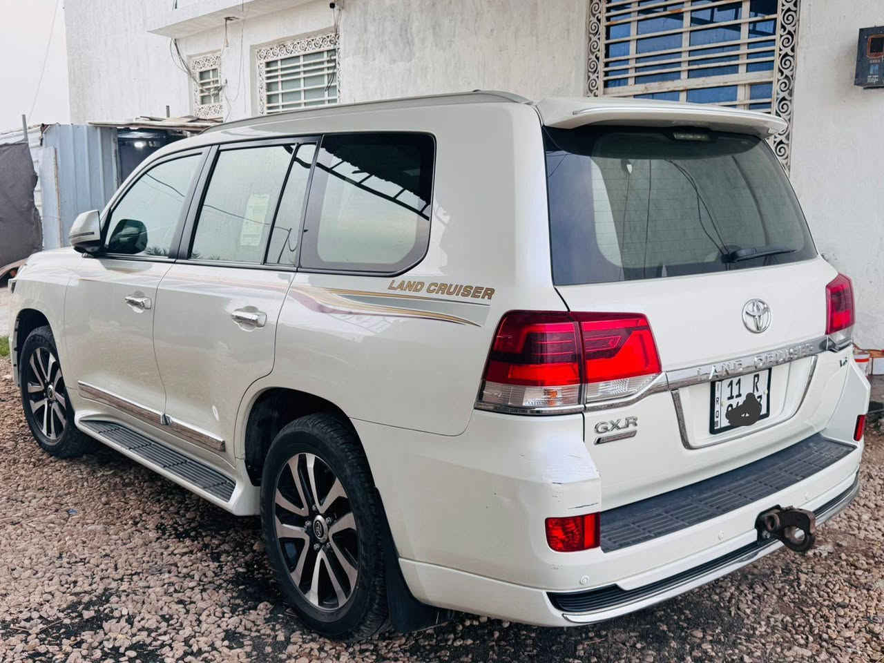 السلام عليكم من رخصة الادمن عندي لاندكروز بنزين  بغداد تحويل مباشر رقم انكليزي  موديل ٢٠١٩ ماشية ٩٠ سياره مواصفات بصمه فتحه بريم مواصفات معروفه سياره جاهزه ونظيفه جدا ما نقصها اي شي بيها صبغ قليل جدا  فقط جو قبق بنزين نتيجة شخوط ماعداها مكفوله السياره مكاني بابل الحله. السعر ٤٩٥ ورقه 
متواجد واتس اب 
***********
***********
