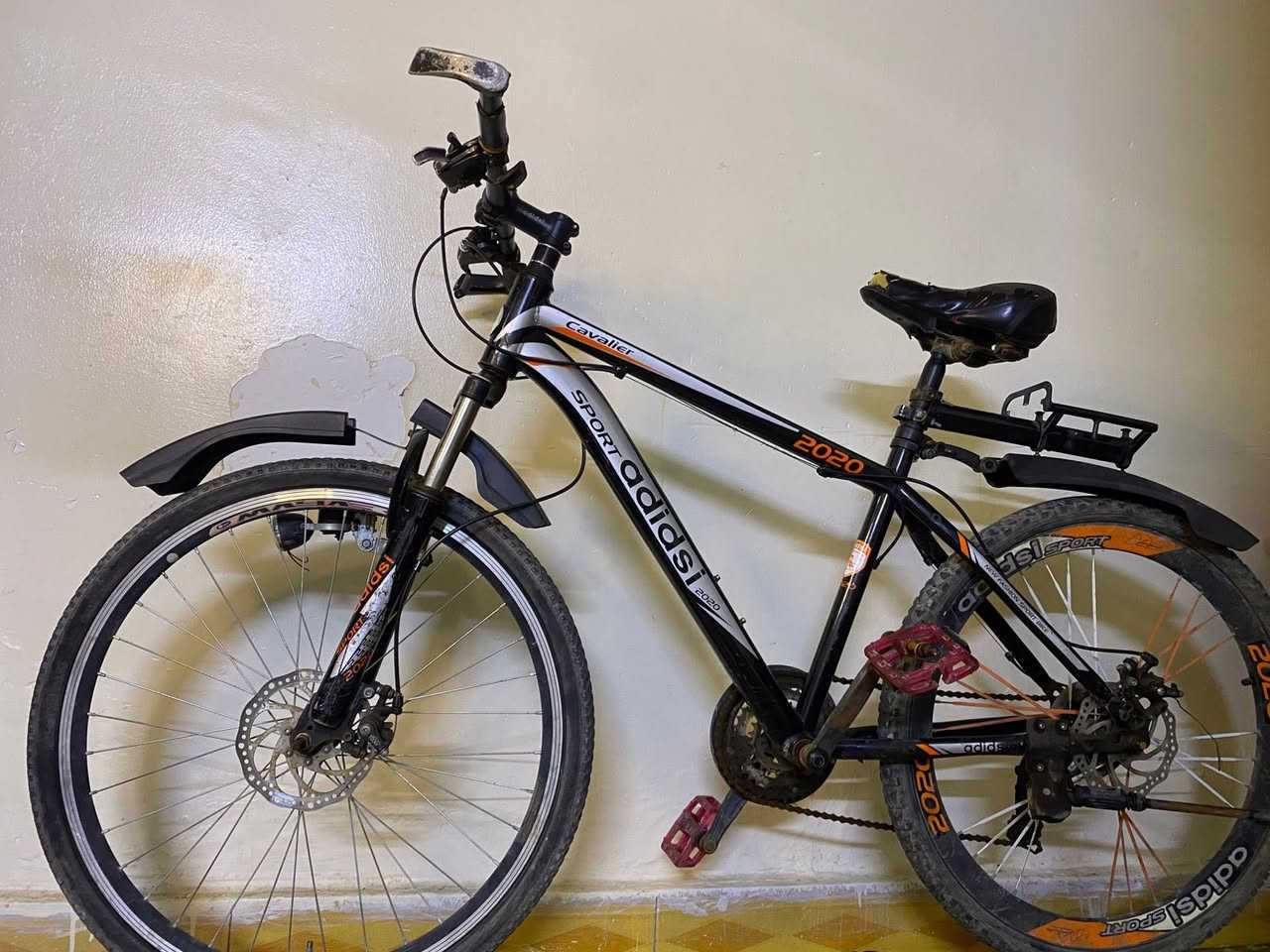 بايسكل كنت جبلي نضيف للبيع
السعر 80 الف وبي مجال بسيط


**إذا كنت صاحب هذا الإعلان وتريد حذفه لأي سبب، رجاءا أرسل رسالة إلى الدعم الفني**