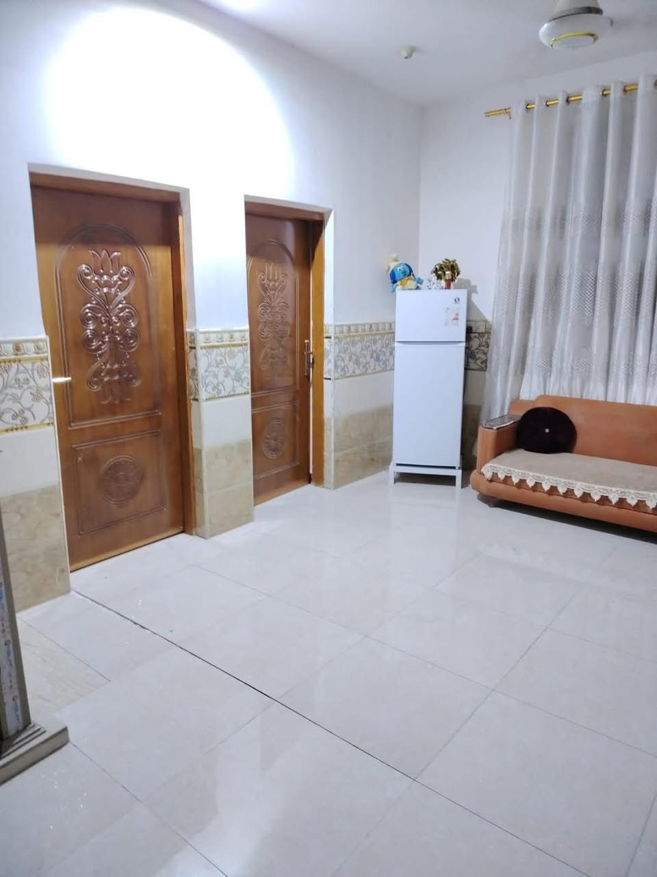 بيت للبيع /السماوه 
الجربوعيه الاولى السايدين التجاري قرب المستوصف طابقين مساحه ٢٠٠متر الطابق الاول بناء ٢٠١٤الطابق الثاني بناء ٢٠٢٣ الطابق الاول من غرفتين وصاله ومطبخ واستقبال وصحيات داخل وخارج +گراج و#محل_مؤجر
الطابق الثاني يتكون من غرفتين وصاله ومطبخ وصحيات 
لمعرفه السعر مراسلة الصفحة او على الرقم ***********
