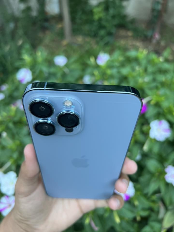 iPhone 13 Pro Max

🔹 اللون: أزرق سييرا (Sierra Blue)
🔹 السعة: 256GB
🔹 صحة البطارية: 97%
🔹 نظام التشغيل: iOS 26.5
🔹 الجهاز نظيف جداً والاستعمال خفيف
🔹 الكاميرات الثلاث شغالة بكفاءة عالية
🔹 Face ID شغال 100%
🔹 الشاشة والهيكل بحالة ممتازة
🔹 المساحة المتوفرة: 173.1GB

✅ أداء قوي جداً للألعاب والتصوير
✅ بطارية ممتازة وتكمل يوم كامل بسهولة
✅ بدون مشاكل تقني ونطيك ضمان اسبوعين جهاز شرط وين متريد افحص 
السعر 🤍 700 قفل 🤍
المكان موصل الايمن 
تواصل عل رقم ***********
