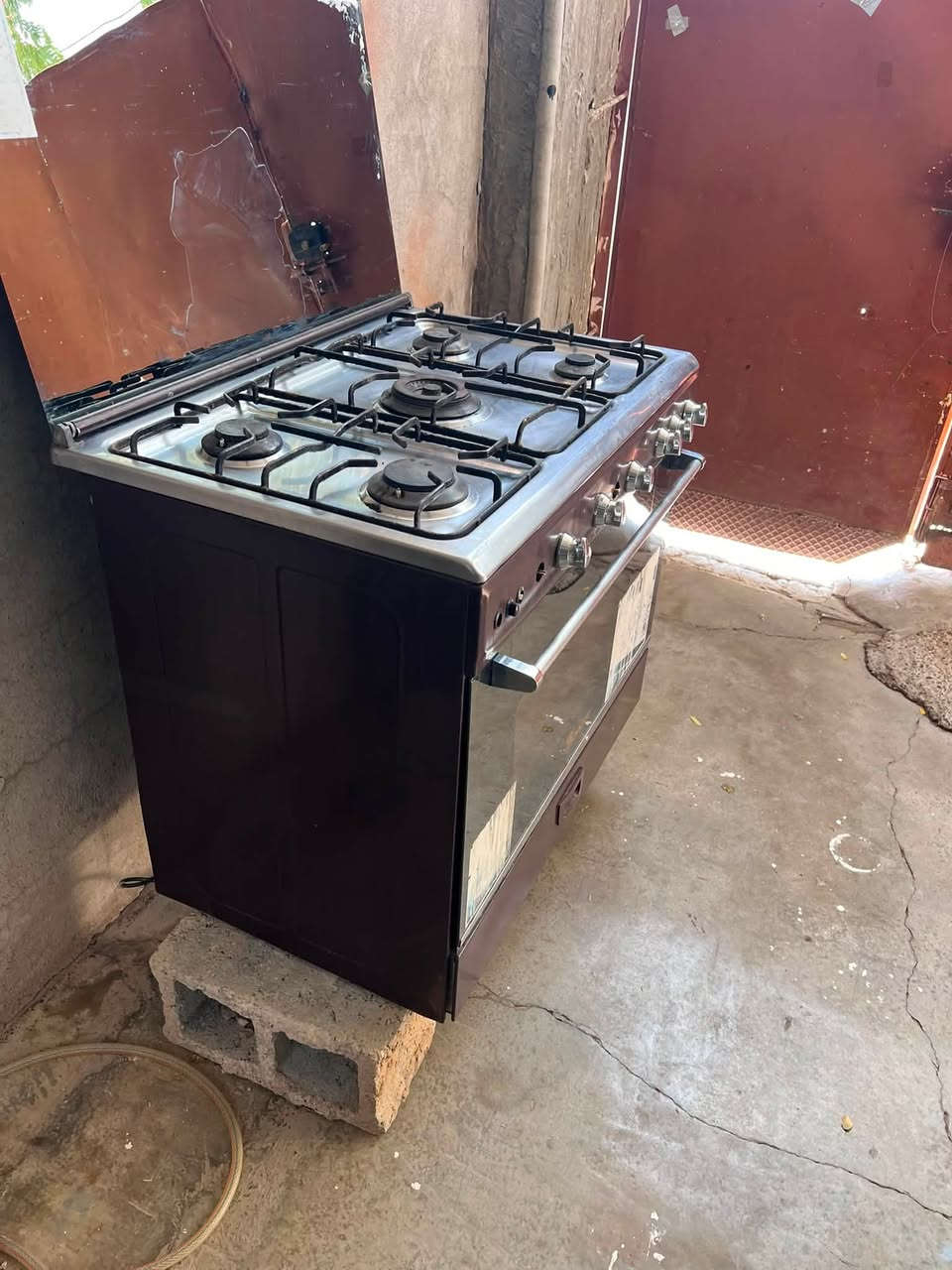 طباخ من ماركة يونايير (Unionaire).
مصري شغال بالشرط فرن شواية كله شغال بالشرط السعر 160 ألف كركوك العمل الشعبي ***********
