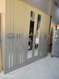 غرفه شبابيه • نظيفه • طقم كامل