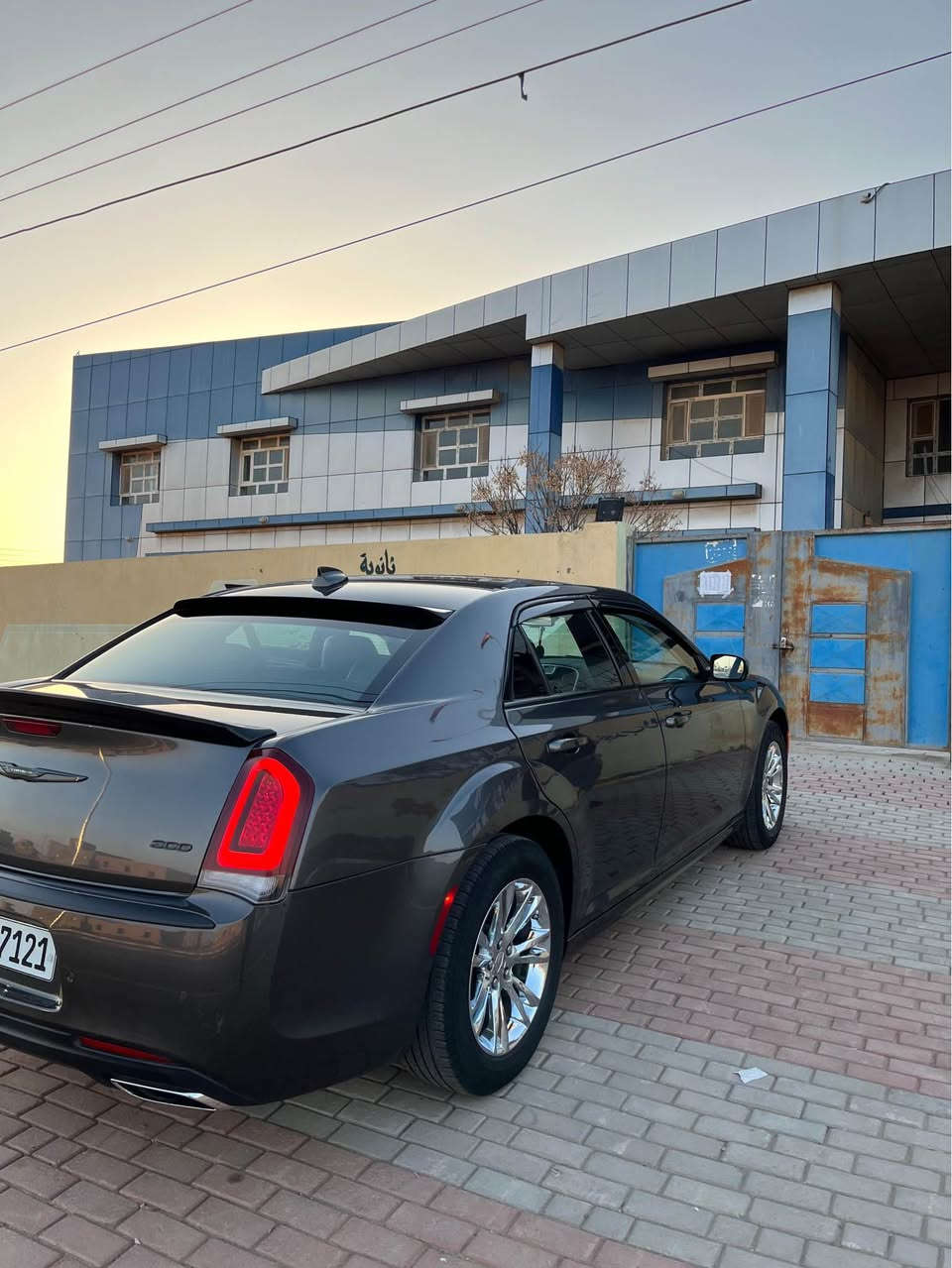 السلام عليكم 
للبيع فقط !!! 💵💵💵
أوباما كلايسلر 
موديل 2022 (أصل) 
( حساسات امامي خلفي 
رادار بلادي 
اشاير بلمري 
فول عدا البنوراما )
رقم اربيل بأسمي شرط التحويل 
مكينة كير حدادية كلة ع وظع الشركة شررط 
السيارة استخدام شخصي 
كاملة مكملة مابيه اي نقص 
 ع وضع الشركة 
تخم تاير جديد 
ويل مكسيكي كروم شررط اصلي 
السياره احله من الصور بهواي 
حادثها الامريكي فقط 
صور الحادث مرفقة بالمنشور 

السعر … (225.000$)💵💵

مكان السيارة الانبار )
للأستفسار :- *********** Colombo, Sri Lanka
