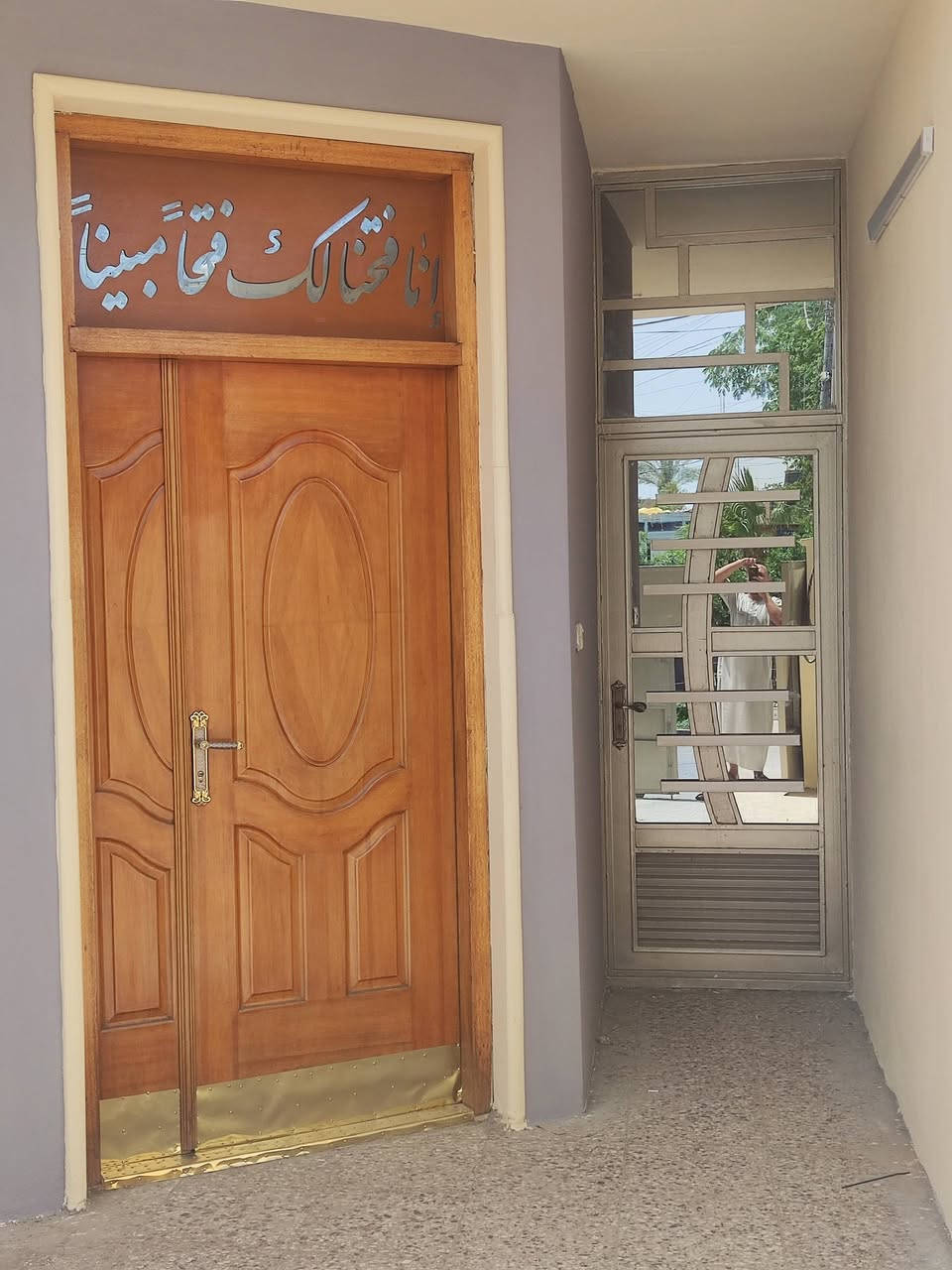 السلام عليكم
للبيع بيت المساحه 105 متر واجه 5 وربع وانزال 20 متر بيت نضيف بناء سنه 2017 

يحتوي البيت على 3 غرف نوم كبيره وخدمات عدد 2 وصاله ومطبخ وكراج البيت ارضيه مرمر 
البيت مباشر من صاحب العقار 
موقع مميز شارع 15 متر حي الإعلام قرب اعداديه التعاون 

للاستفسار الاتصال على الرقم 

***********
