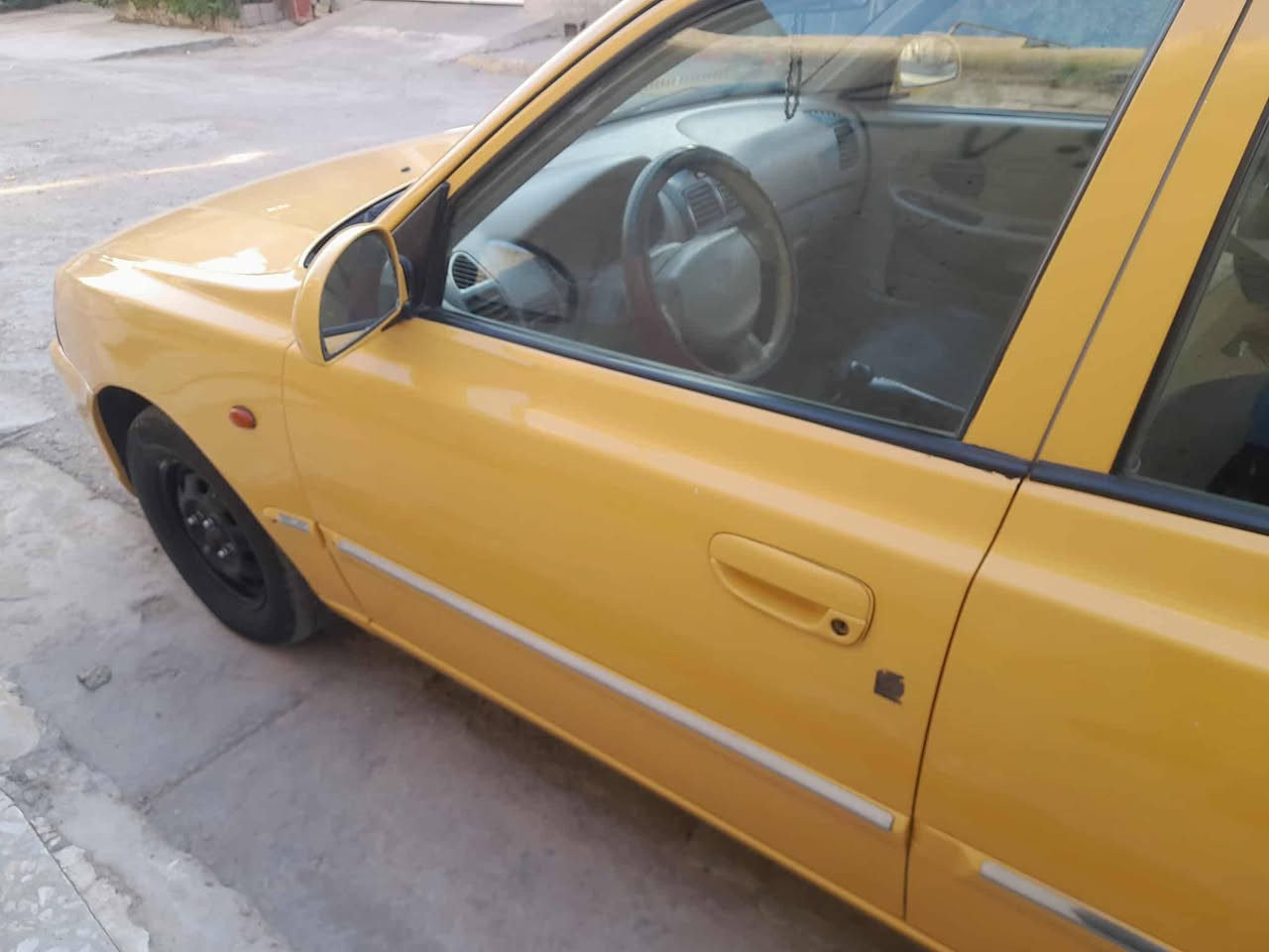 السلام عليكم سيارة هواندي فيرنا موديل 2014 السيارة احلى من الصورة مكفولة من كص وضربه سعر السيارة اخو البلاش (65) وبيه مجال حك الجيه 
 تايرات صدر مكينه كير كله خير من ﷲ 
رقم صاحب السيارة (***********)
