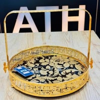 مضيفة ضيافة • ذهبي • فاخرة