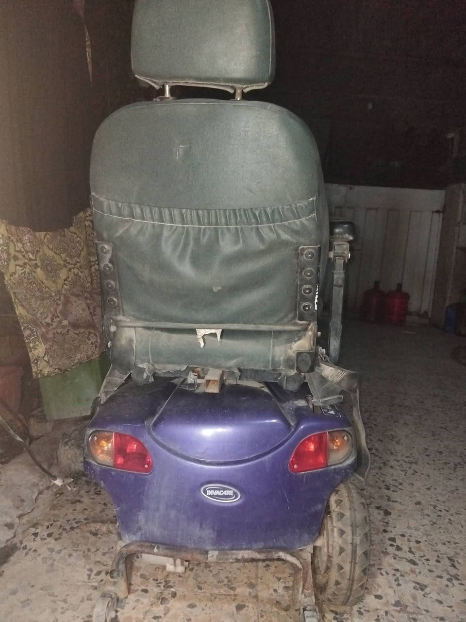 سياره مال معوقين نقصها ويلكب وتاير ونقص بطاريات لان متروكه صارلها سنه وسياره يابانيه اصليه اكسل قفلها ١٢٥ العنوان بغداد الشعب للاستفسار ***********
