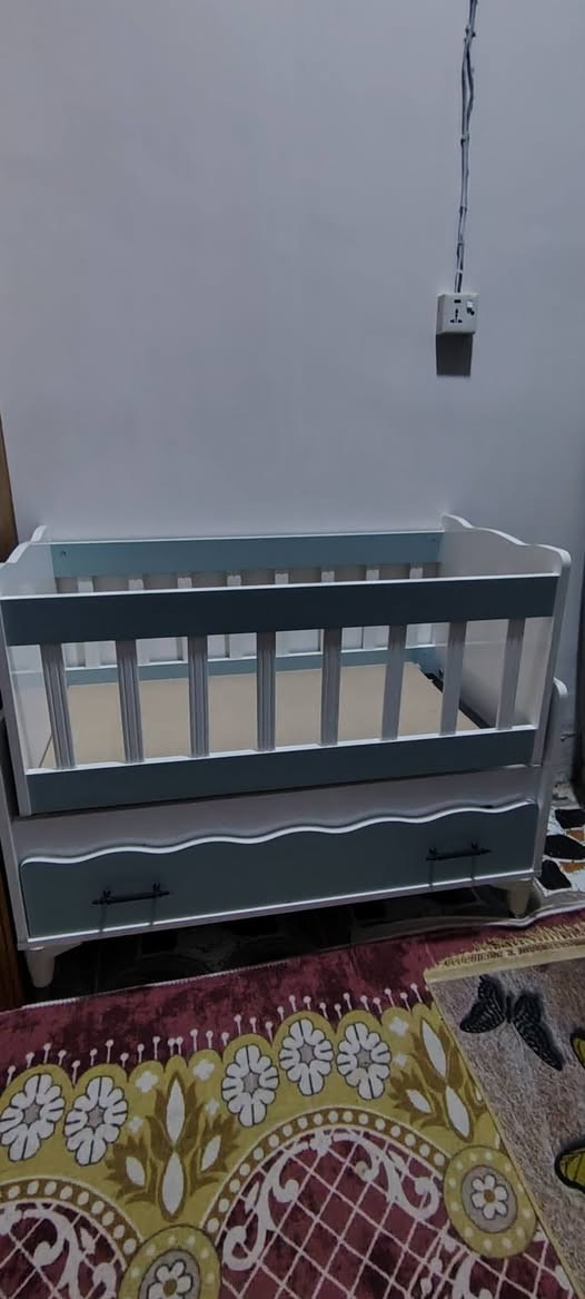 السلام عليكم كاروك طفل للبيع هزاز جديد استخدام 10 ايام جديد كلش لتواصل واتساب ***********
