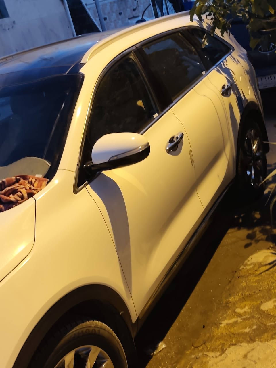 كيا سورنتو2018 شكل2020 خليجي  

 رقم بغداد مشروع وطني 

بسمي السياره 

المواصفات

--------------

فول 1/1

بانوراما

- محرك 6 سليندر..... 7 راكب

كير 8نمر

-  بصمتين تشغيل  + بصمة ابواب

- تبريد 3 قطع

شاشه كبيره

جنطه كهرباء

- اشارة مرأة جانبية + مري شفط

- نظام ترحيب

- حساسات امامية وخلفية

- كامرة خلفية دوارة

- كراسي امامية كهرباء 

-  الكراسي جلد

-  اربع انظمة قيادة

- ويل كب كروم بلادي 19

تخم تاير 

سياره جديده مانقصها برغي وسياره استخدام شخصي 

باقي المواصفات معروفة

للاتصال ***********

    

           ‏‪‏‪077-392-26038‬‏
