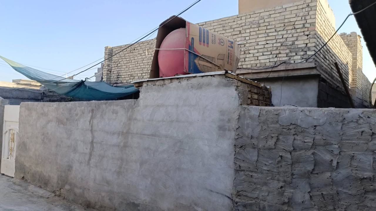 سلام عليكم دار للبيع مكان بغداد مدينة الصدر الدسيم قرب حسينية الرجل اصالح الدار مساحتة ١٦٠ متر واجيهة ٨ ول نزال ٢٠ بناء البيت نص طابوك ونص بلوك وباقي التفاصيل ول صور خاص سعر الدار ٨٤ وبي مجال ***********
