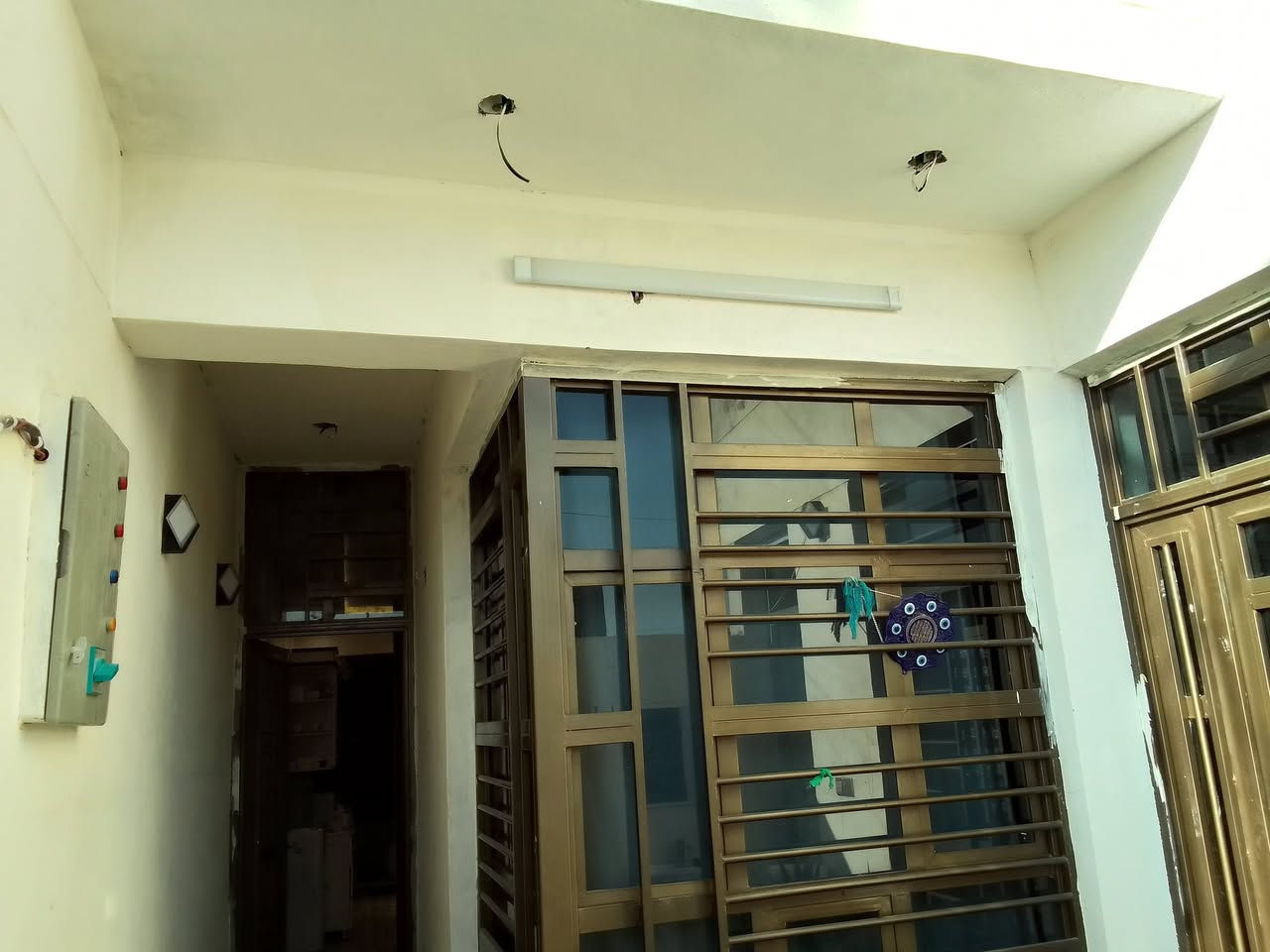 دار للبيع مساحه ١٠٠ متر طابق واحد  بيت جاهز. وشغل درجه أولى  منطقة الظباط الثانيه الزراعي  للستفسار ***********
