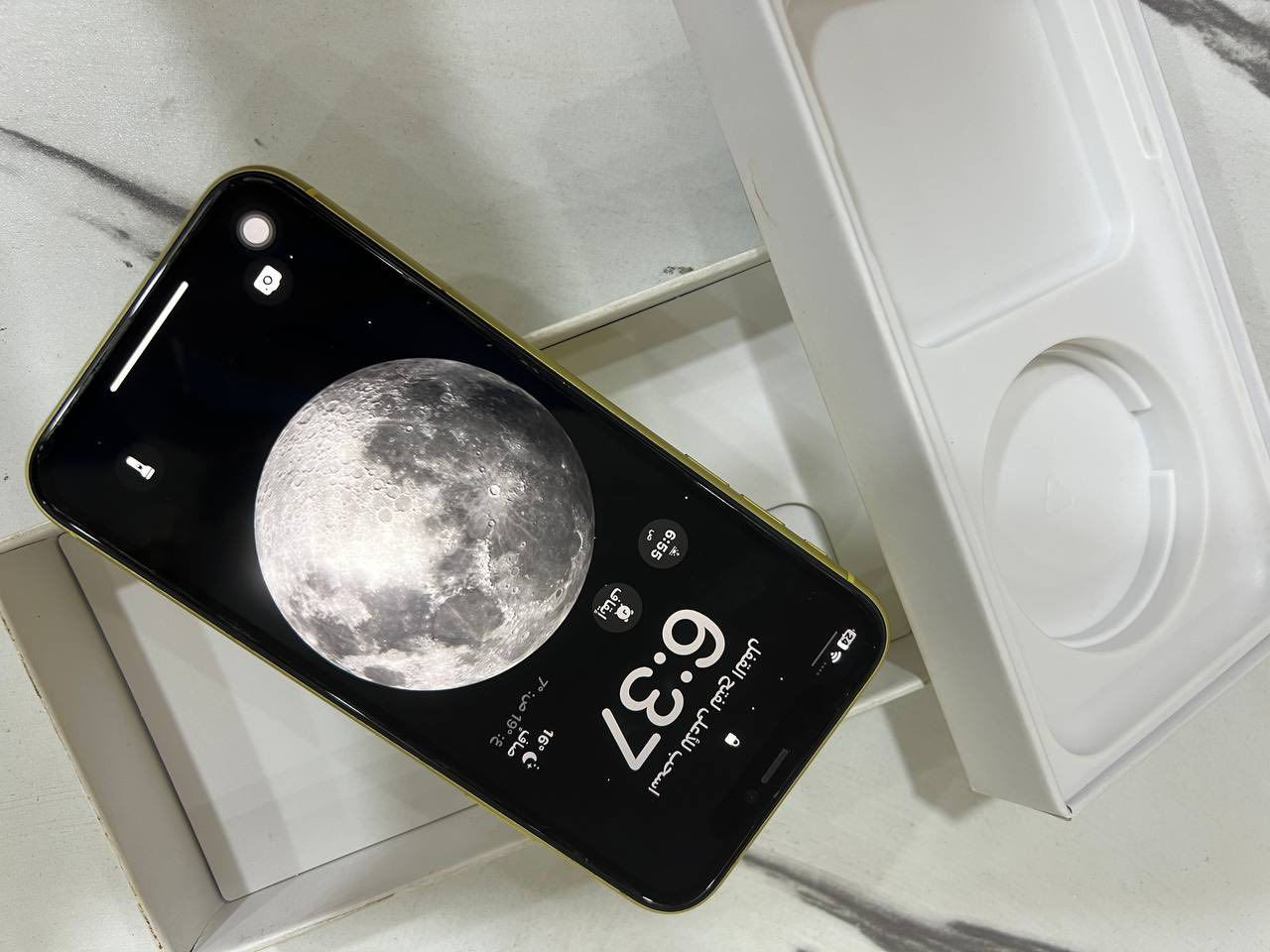 السلام عليكم أيفون 11 عادي نموذج M شرق اوسط ،نظيف ما مفتوح ولا مبدل بس شي بس ظهرة مكسور ويصلح ب25 ألف ، بطاريته 87 ذاكرته 128 ، غراضة فقط كارتونة السعر 250 وبي مجال
رقمي ***********
