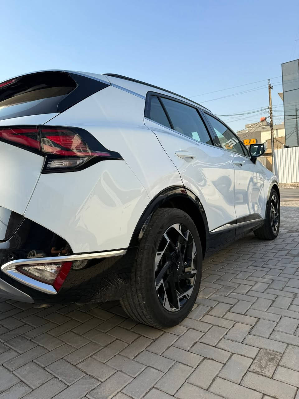 ⸻

السلام عليكم ورحمة الله وبركاته

🚘 للبيع كيا سبورتج خليجي 2023

📍 رقم بغداد الجديد – السيارة باسمي
📍 المسافة المقطوعة: 50 ألف كم

المواصفات:
✅ سقف بانوراما
✅ بصمة تشغيل وبصمة أبواب
✅ تشغيل عن بُعد
✅ شاشة Apple CarPlay
✅ كاميرا خلفية
✅ كشنات كهربائية مع تدفئة
✅ تبريد قطعتين
✅ رادار جانبي
✅ حساسات أمامية وخلفية
✅ هند بريك إلكتروني (بصمة)
✅ ويل  قياس 19 إنج

ملاحظة:
🔹 السيارة بيها صبغ داير جاملغ خلفي.

💰 السعر المطلوب: ,18.800 دولار

📞 للاستفسار: ***********

📍 العنوان: بغداد – معارض النهضة

حارث للسيارات 🚗
