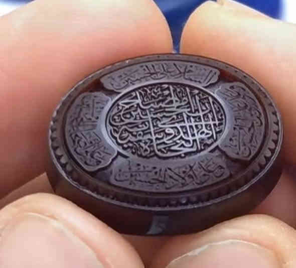 سلام عليكم متوفر مكينه للبيع لنقش على الاحجار الكريمه مع الدوره وشغلها مثل ما موضحه بصوره المهتم يتواصل وياي خاص او على الوات ساب ***********
