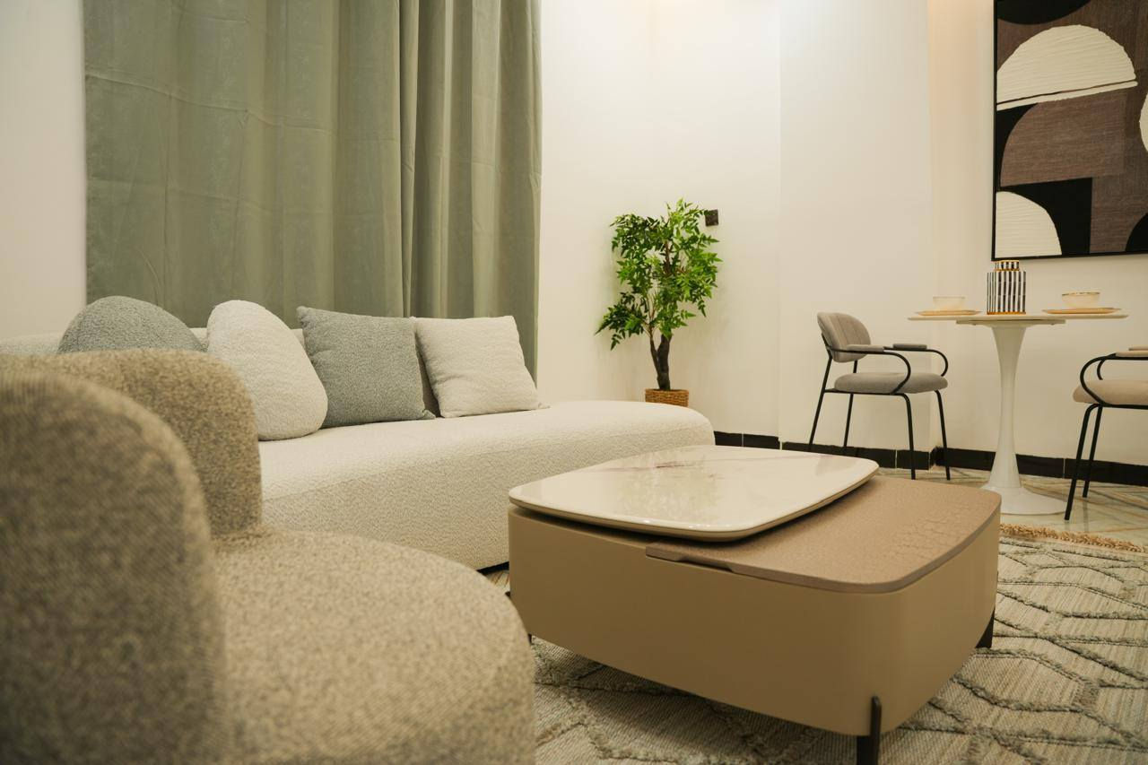 🚨 عرض محدود — شقة للبيع بموقع حيوي
📍 شارع ميثم التمار خلف كراج السيارات
🔹 مساحة 65 م²
🔹 غرفتا نوم مريحتان
🔹 مطبخ عملي مؤثث بالكامل
💥 تحتوي على سبالت عدد 2
💥 طاقة شمسية تغذيك بالكهرباء 24 ساعه
💥 مصعد شغال 24 ساعه

مناسبة للاستثمار والدخل الإيجاري.
📞 للحجز والاستفسار: ***********
واتساب متوفر
